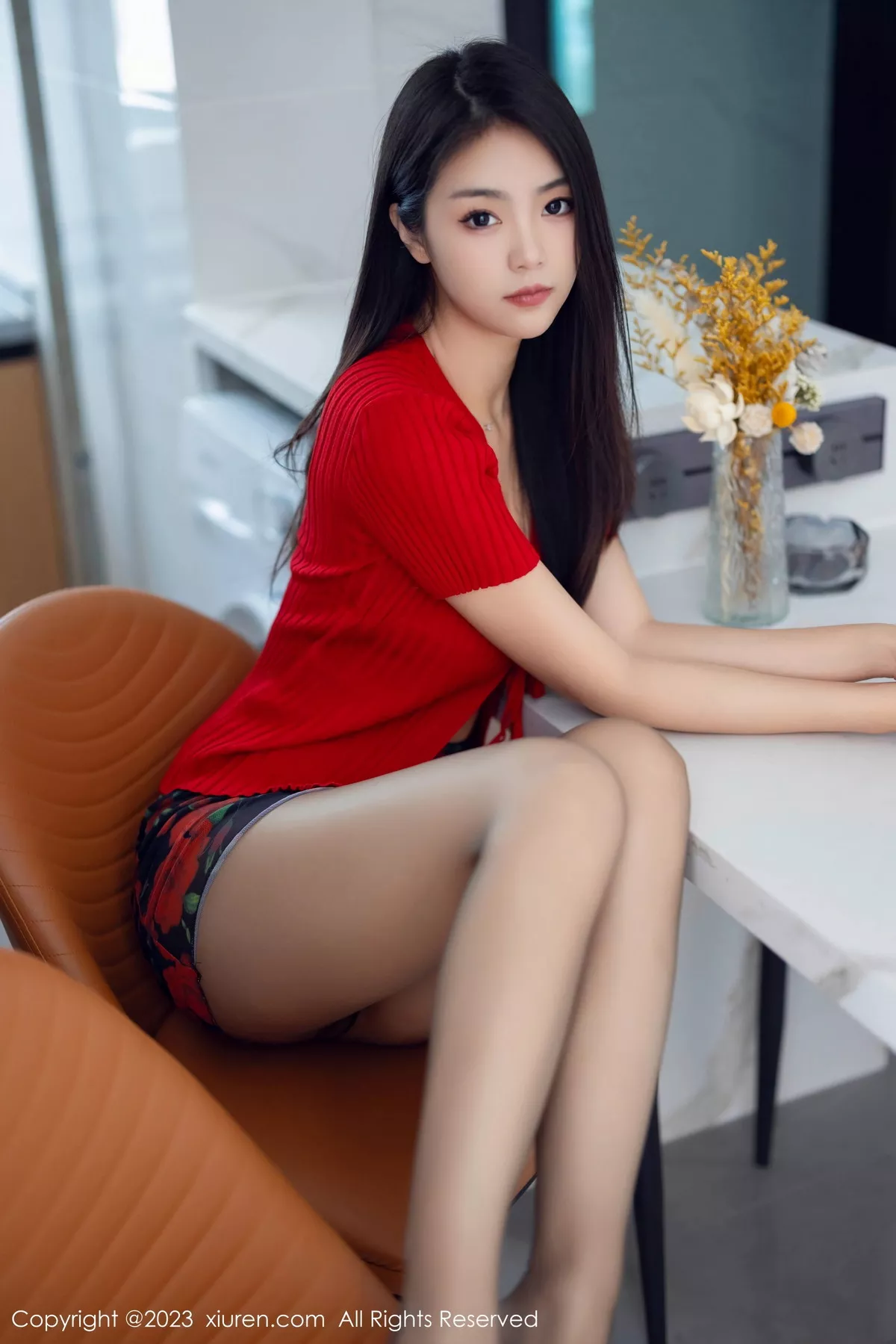 秀人集.com_[XiuRen秀人网]No.7249_模特可乐Vicky性感红色上衣配黑短裙露超薄黑丝秀美腿诱惑写真76P