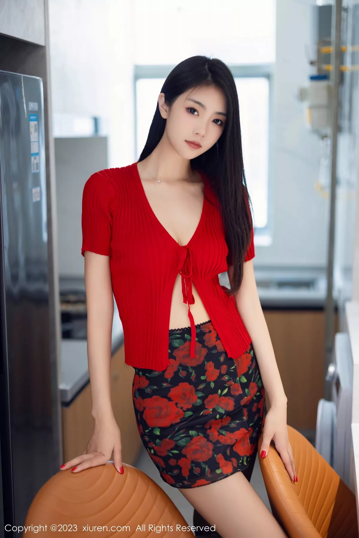 秀人集.com_[XiuRen秀人网]No.7249_模特可乐Vicky性感红色上衣配黑短裙露超薄黑丝秀美腿诱惑写真76P