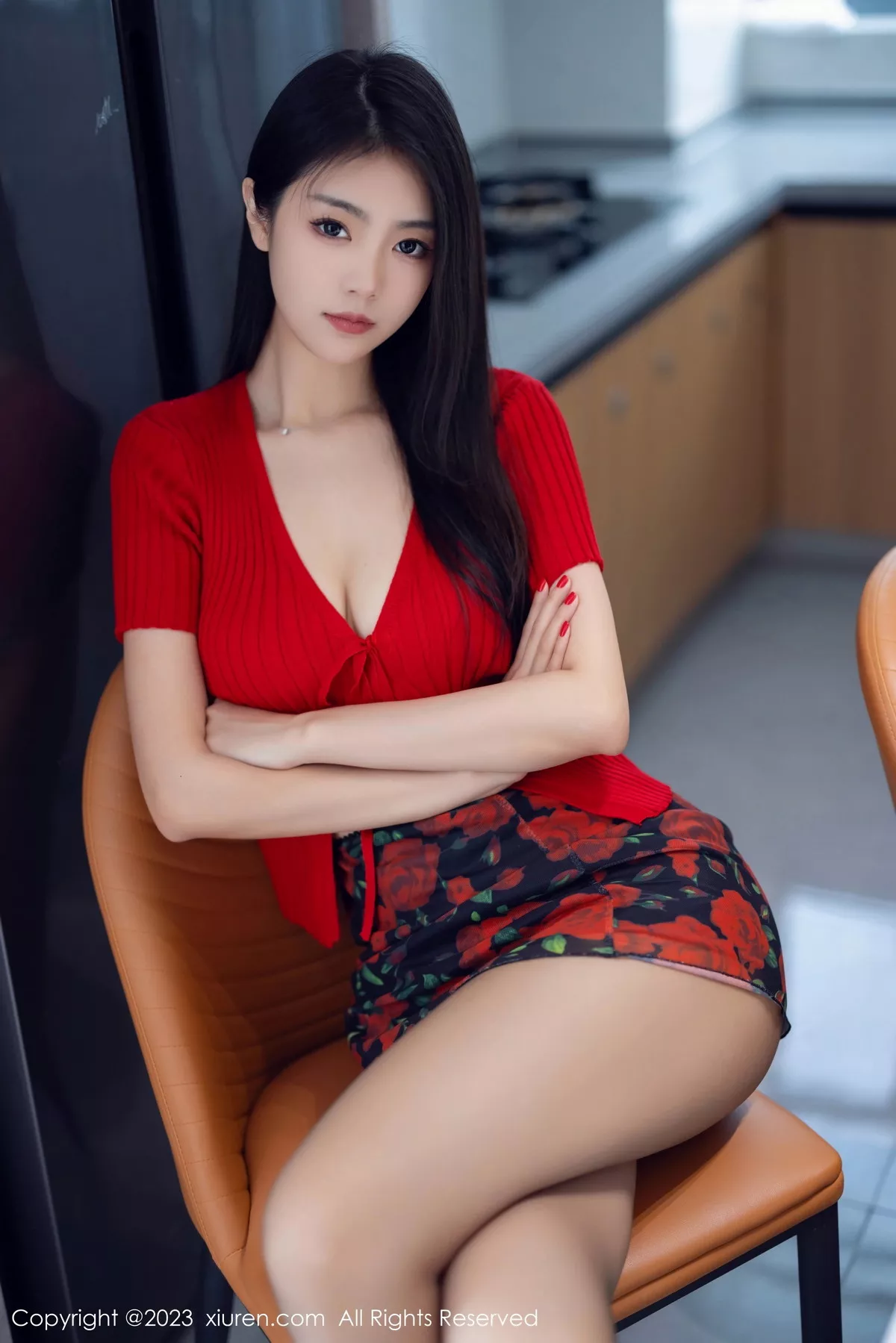 秀人集.com_[XiuRen秀人网]No.7249_模特可乐Vicky性感红色上衣配黑短裙露超薄黑丝秀美腿诱惑写真76P