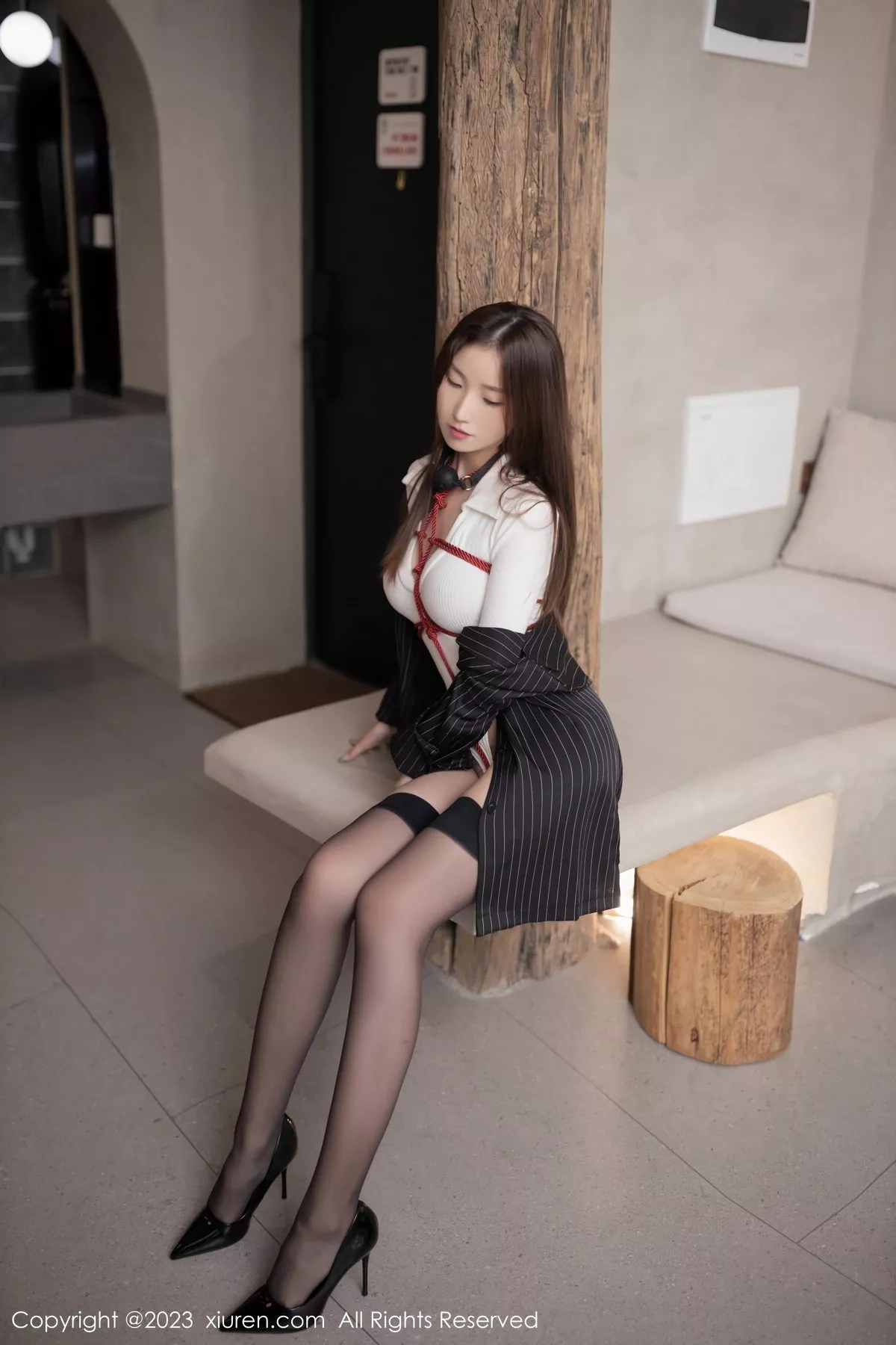秀人集.com_[XiuRen秀人网]No.7141_模特杏子Yada性格白色高开叉服饰情趣捆绑秀曼妙身姿诱惑写真75P
