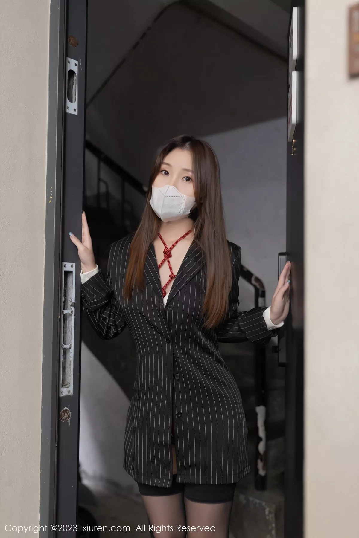 秀人集.com_[XiuRen秀人网]No.7141_模特杏子Yada性格白色高开叉服饰情趣捆绑秀曼妙身姿诱惑写真75P