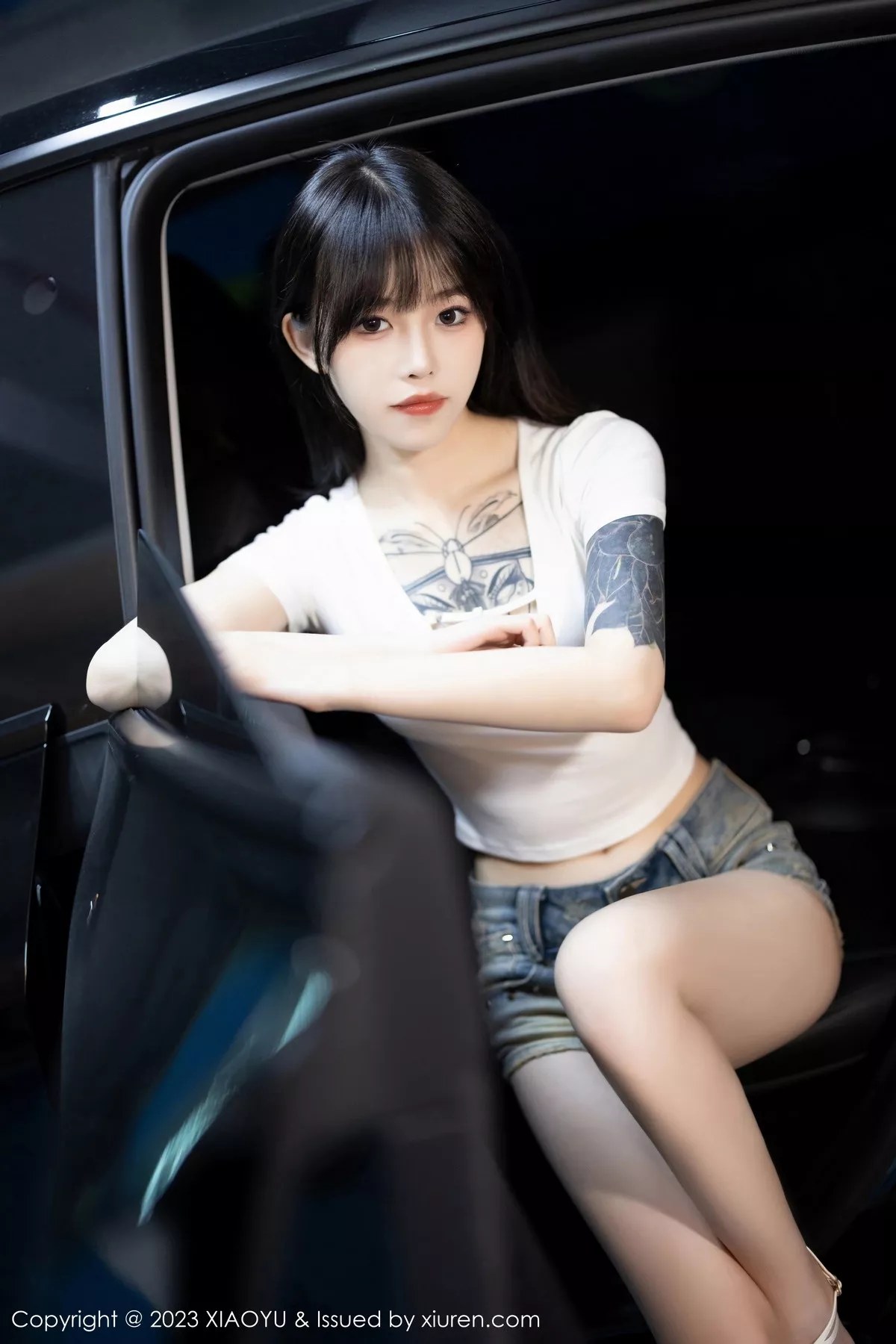 秀人集.com_[XiaoYu画语界]Vol.1096_模特奶瓶.性感白T配超短牛仔裤露白色内衣秀曼妙身姿诱惑写真90P