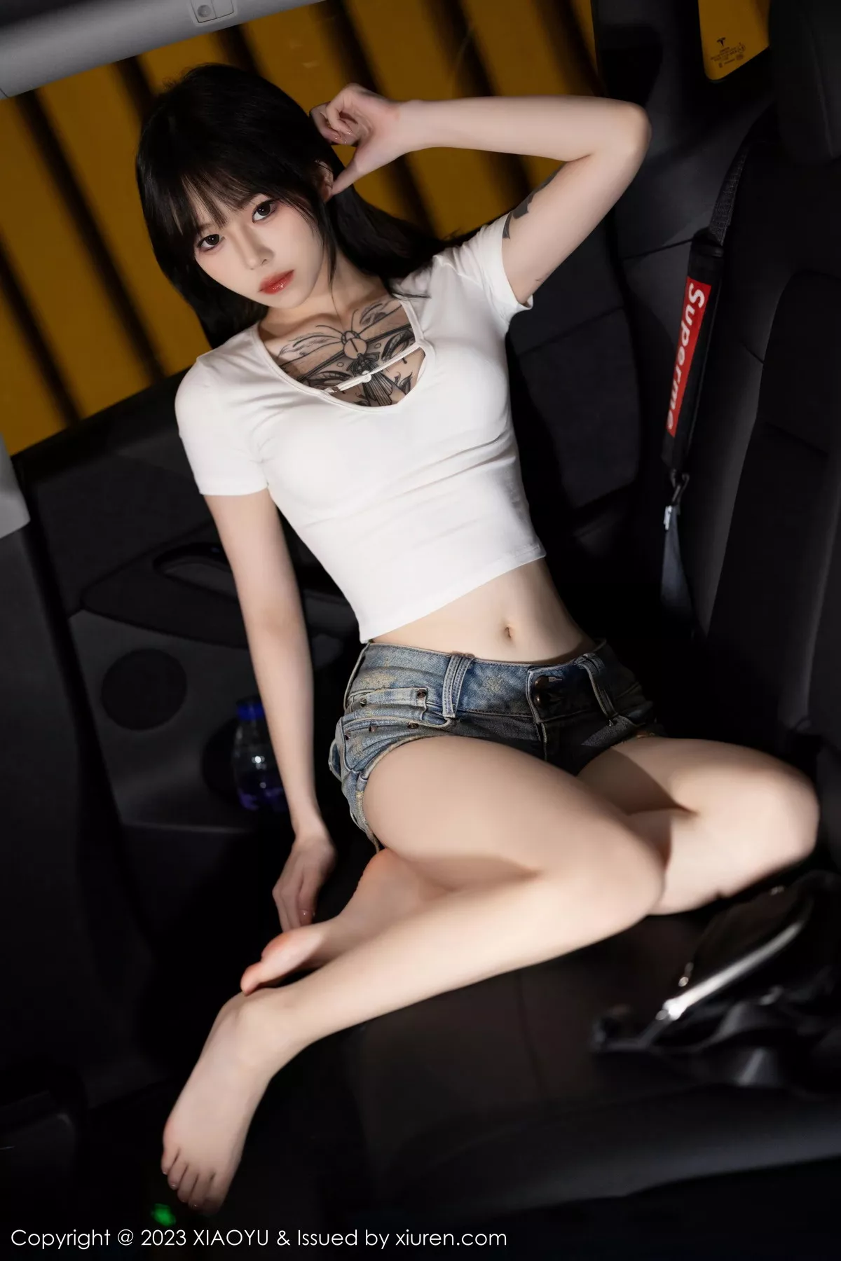 秀人集.com_[XiaoYu画语界]Vol.1096_模特奶瓶.性感白T配超短牛仔裤露白色内衣秀曼妙身姿诱惑写真90P