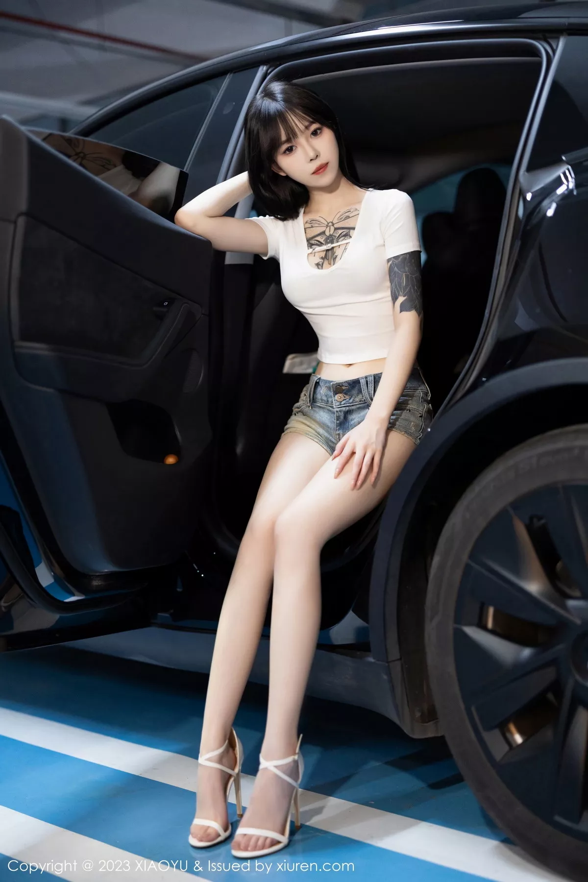 秀人集.com_[XiaoYu画语界]Vol.1096_模特奶瓶.性感白T配超短牛仔裤露白色内衣秀曼妙身姿诱惑写真90P