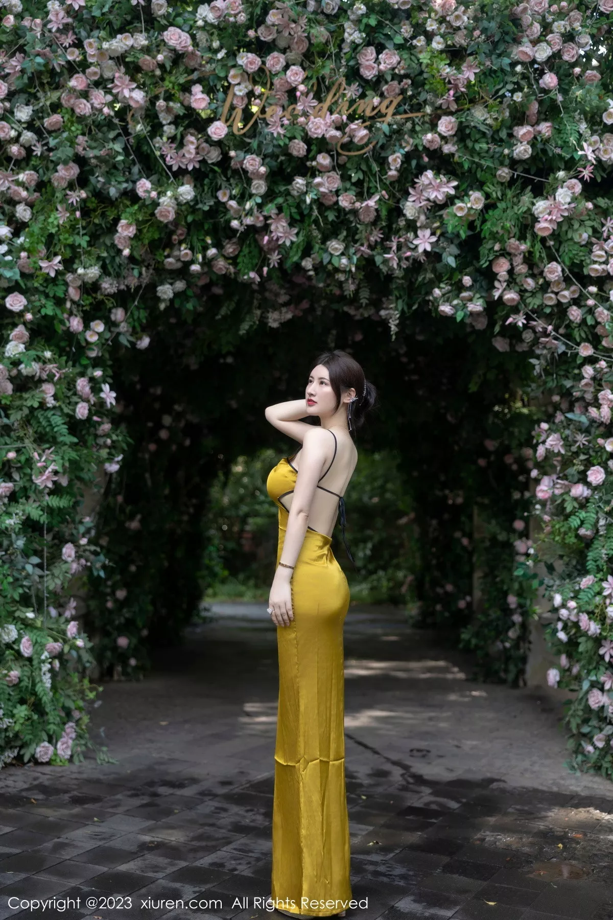 秀人集.com_[XiuRen秀人网]No.7302_模特诗诗kiki性感黄色吊带裙配原色丝袜秀惹火身材完美诱惑写真83P