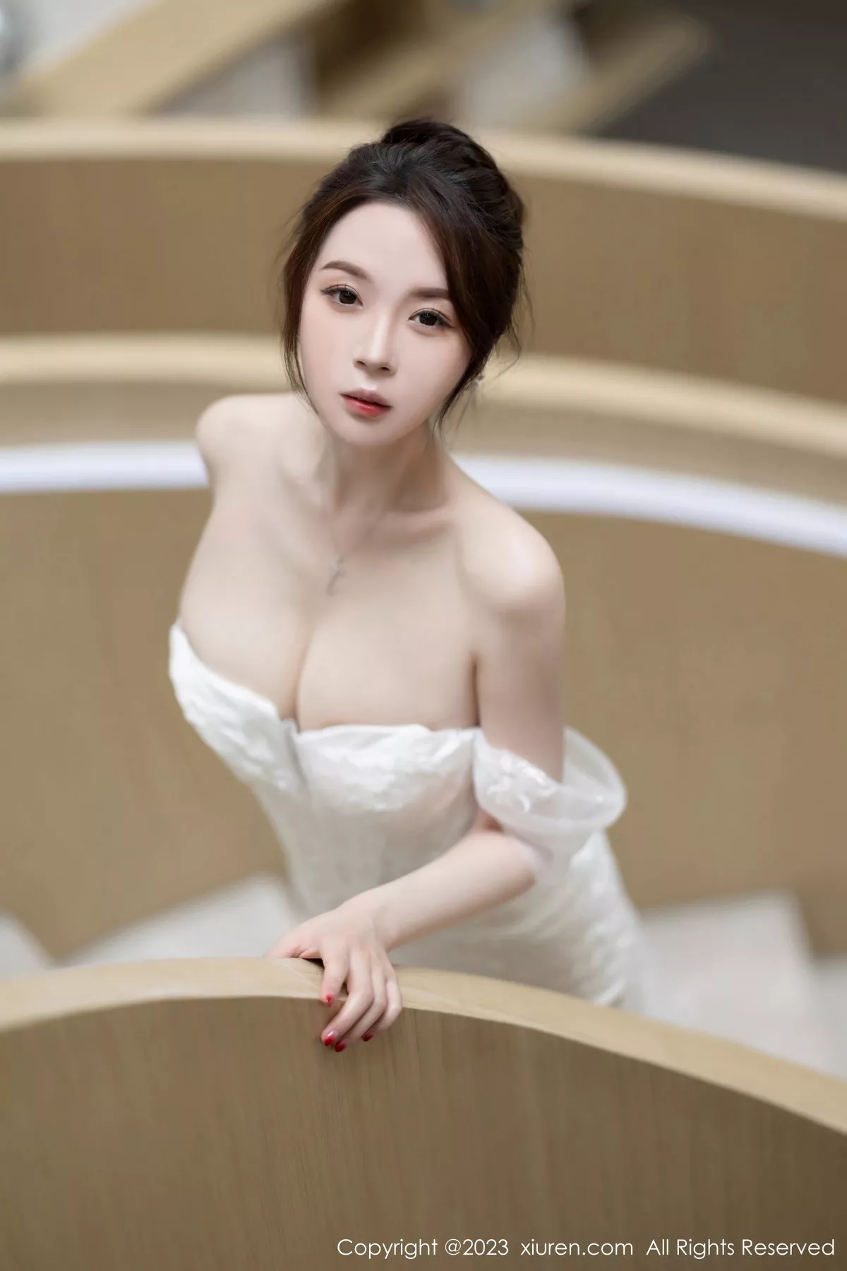 秀人集.com_[XiuRen秀人网]No.7310_模特梦心玥安吉旅拍性感白色婚纱服饰半脱秀曼妙身姿诱惑写真83P