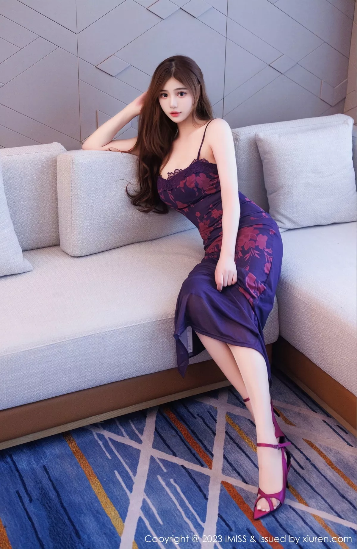 秀人集.com_[IMISS爱蜜社]Vol.748_气质女神Lavinia性感紫色吊带裙露浅色内衣秀凹凸身材诱惑写真40P