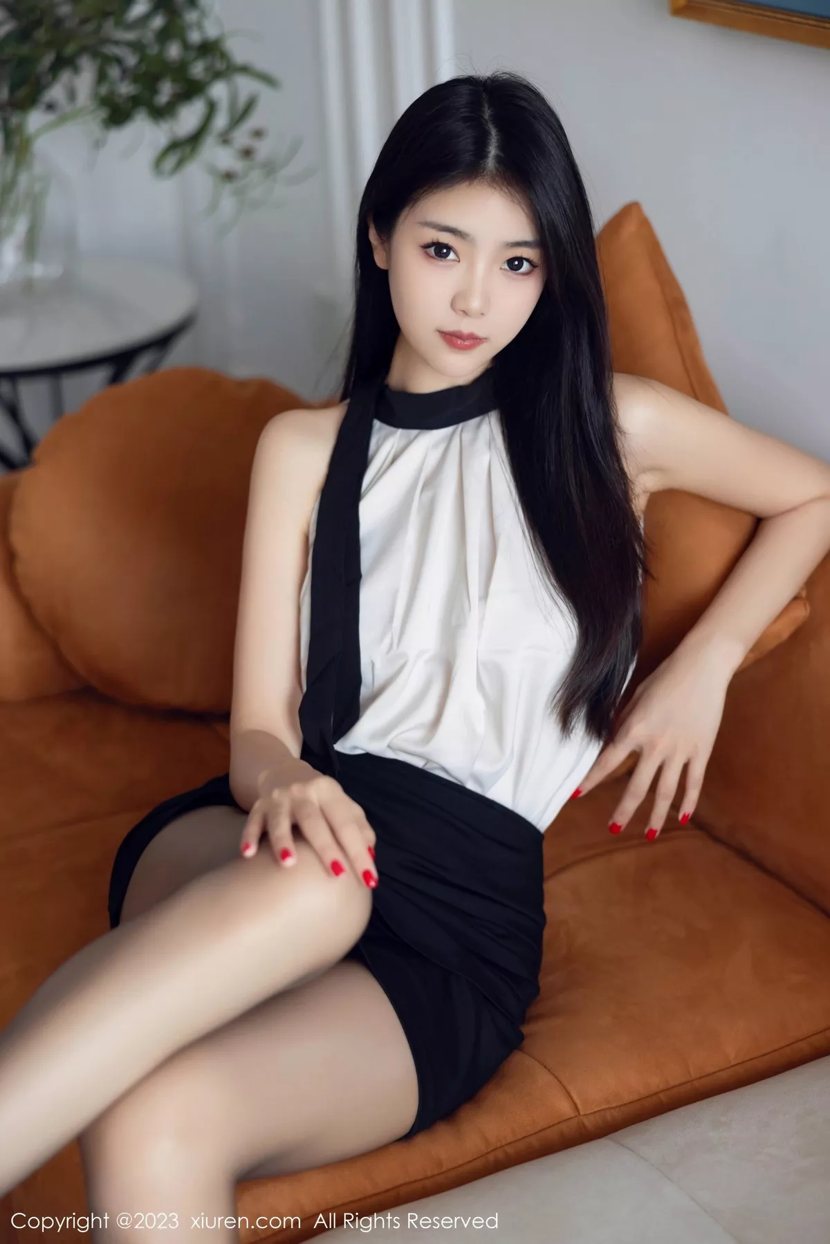 秀人集.com_[XiuRen秀人网]No.7342_模特可乐Vicky性感黑白拼色连衣短裙配超薄黑丝秀美腿诱惑写真81P