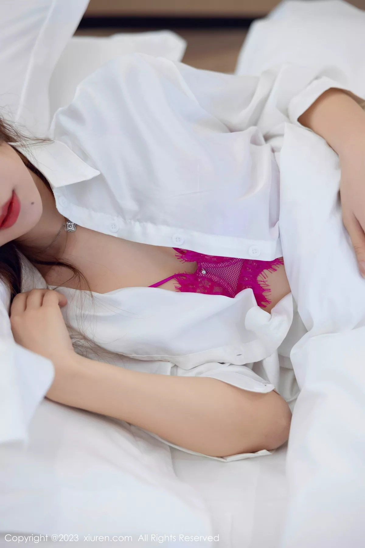 秀人集.com_[XiuRen秀人网]No.7358_女神绮里嘉性感白T露玫红内衣配超薄肉丝秀曼妙身姿诱惑写真113P