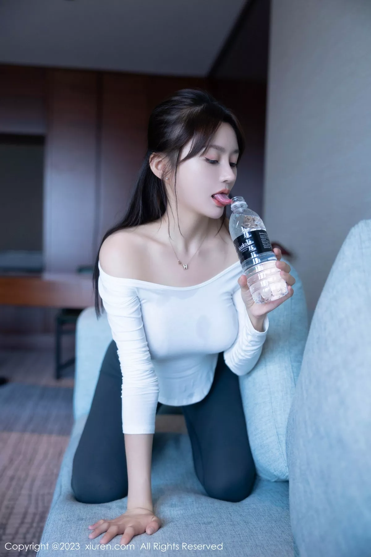 秀人集.com_[XiuRen秀人网]No.7370_模特唐宁宁性感白色上衣配灰色瑜伽裤紧身秀丰腴身姿诱惑写真80P