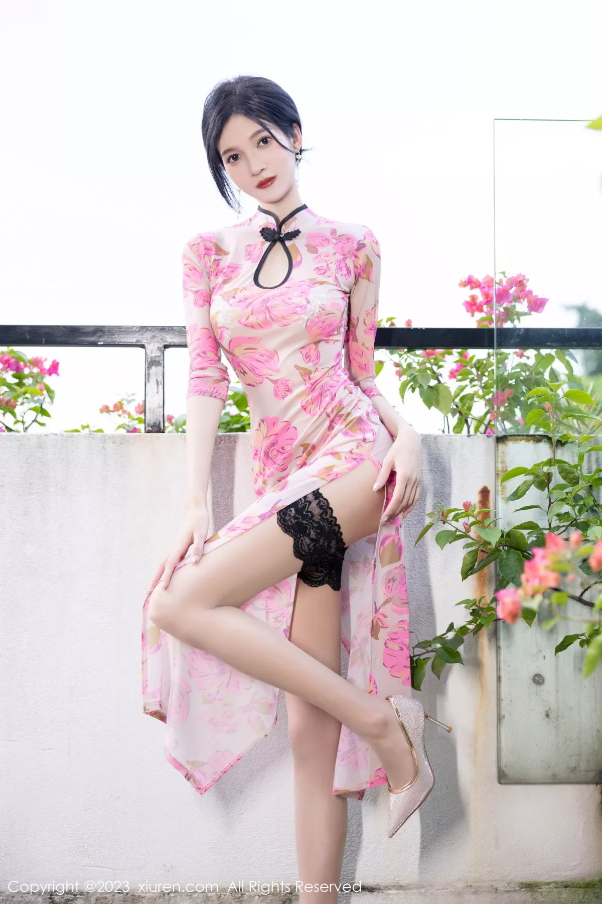 秀人集.com_[XiuRen秀人网]No.7388_模特程程程性感粉色旗袍服配原色丝袜半撩秀完美身材诱惑写真82P