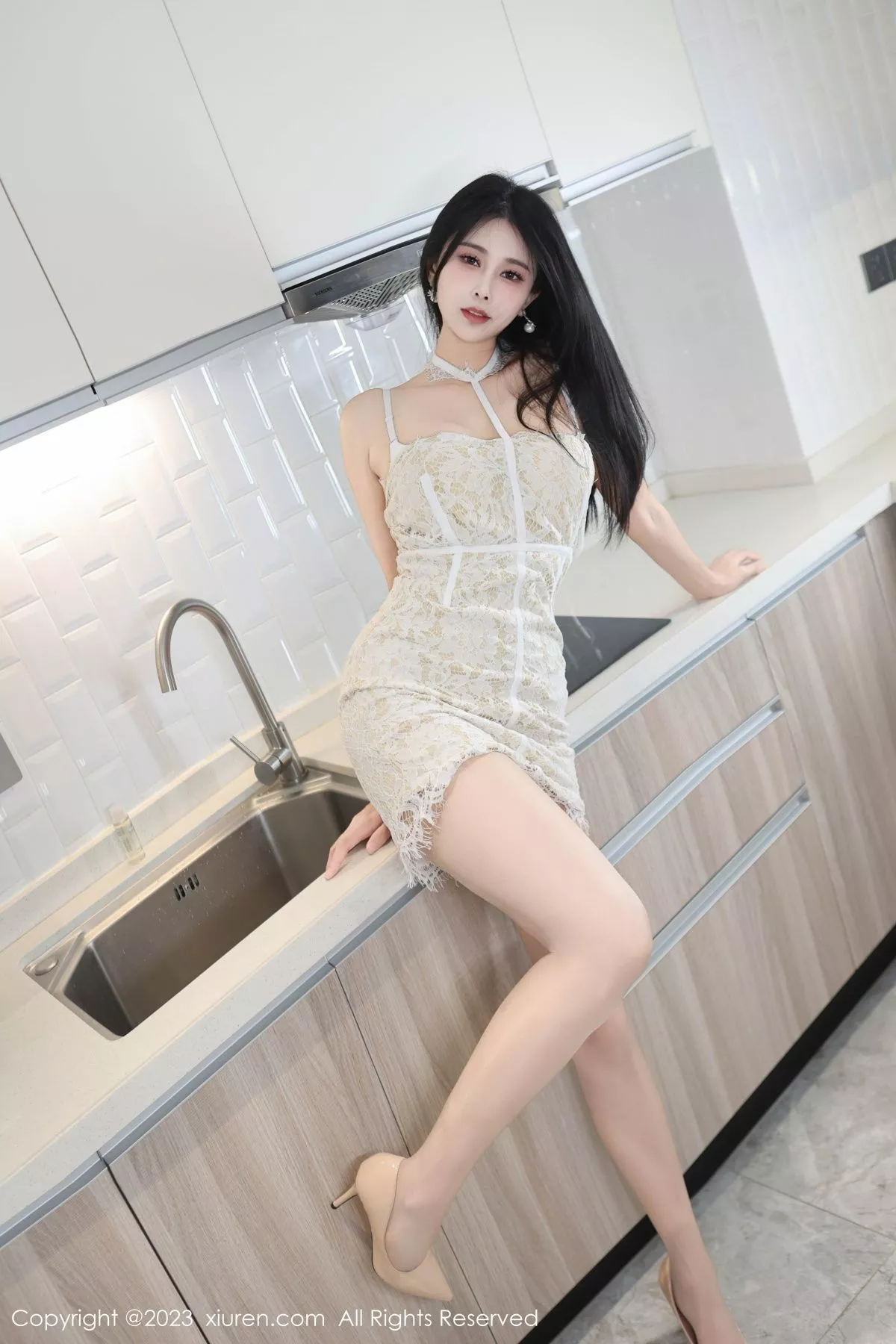 秀人集.com_[XiuRen秀人网]No.7391_模特草莓mm性感浅色吊带短裙露白色内衣秀曼妙身姿诱惑写真84P