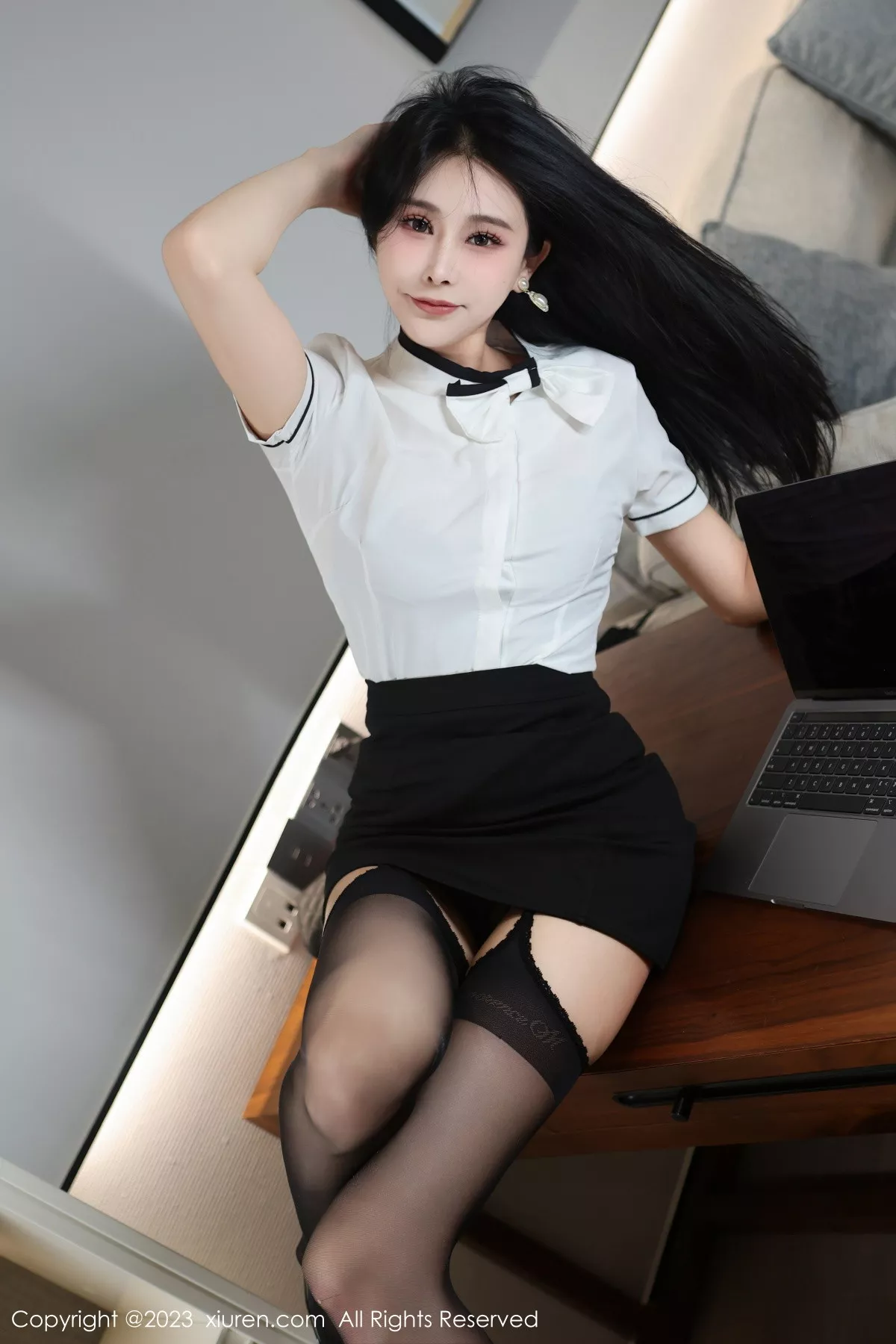 秀人集.com_[XiuRen秀人网]No.7424_模特草莓mm性感白T配短裙露黑色蕾丝内衣秀曼妙身姿诱惑写真74P