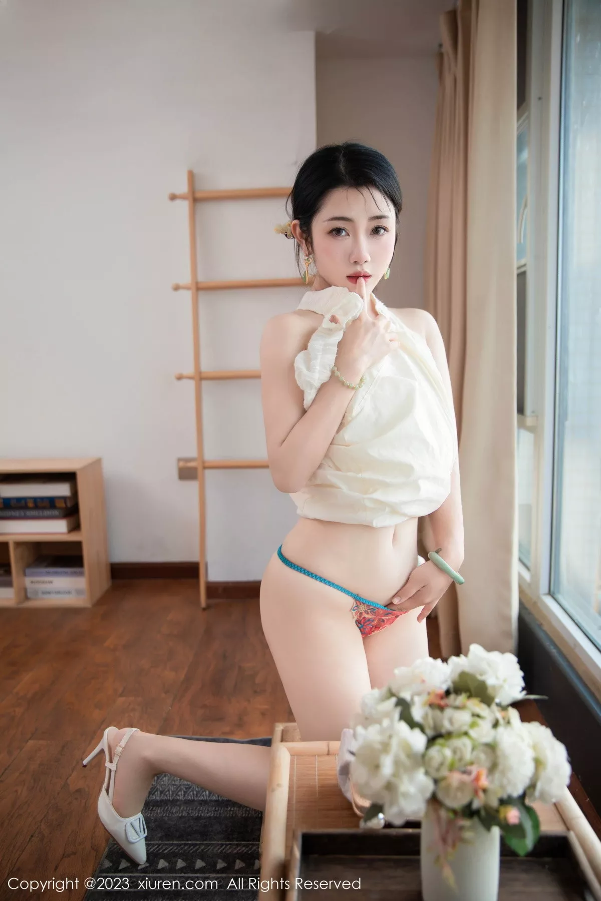 秀人集.com_[XiuRen秀人网]No.7435_模特严利娅Yuliya性感白色旗袍服饰秀婀娜身姿完美诱惑写真71P