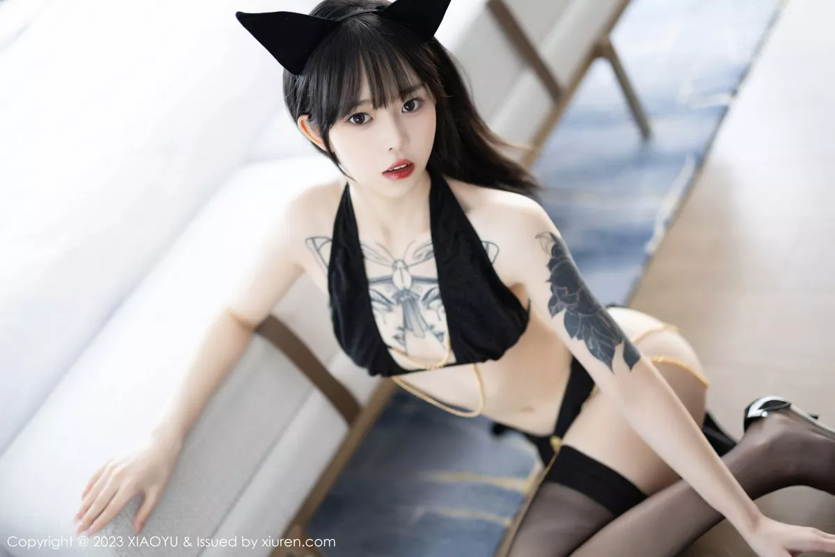 秀人集.com_[XiaoYu画语界]Vol.1118_模特奶瓶白色带图案旗袍+性感黑色小喵装扮秀曼妙身姿诱惑写真82P