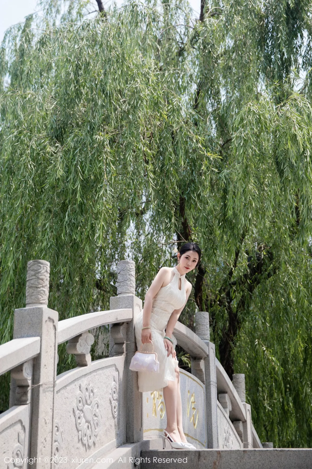 秀人集.com_[XiuRen秀人网]No.7435_模特严利娅Yuliya性感白色旗袍服饰秀婀娜身姿完美诱惑写真71P