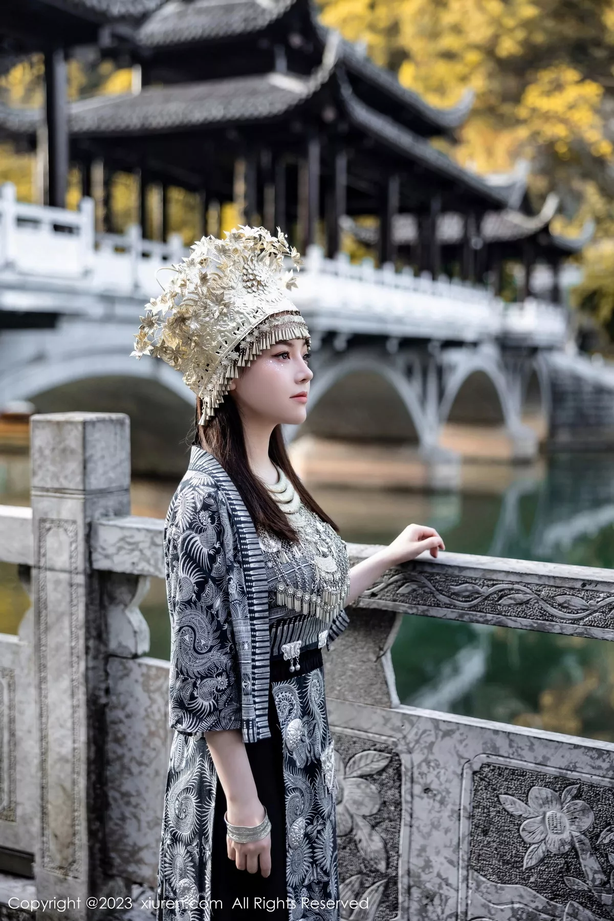 秀人集.com_[XiuRen秀人网]No.7448_模特豆瓣酱户外性感银饰苗族服饰半脱秀丰腴身材完美诱惑写真82P