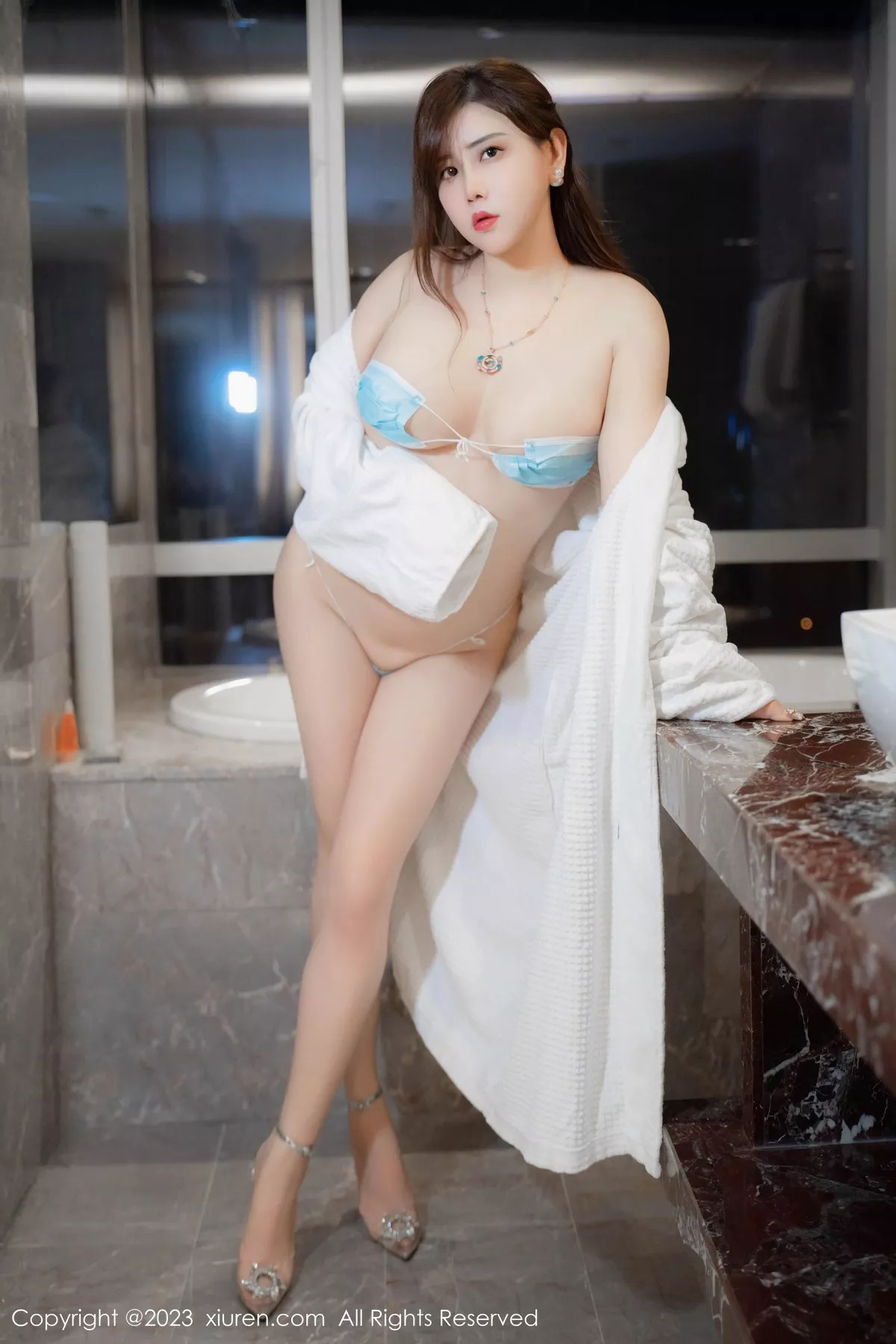 秀人集.com_[XiuRen秀人网]No.7450_模特王婉悠Queen性感白色浴袍露蓝色内衣秀丰腴身姿诱惑写真45P