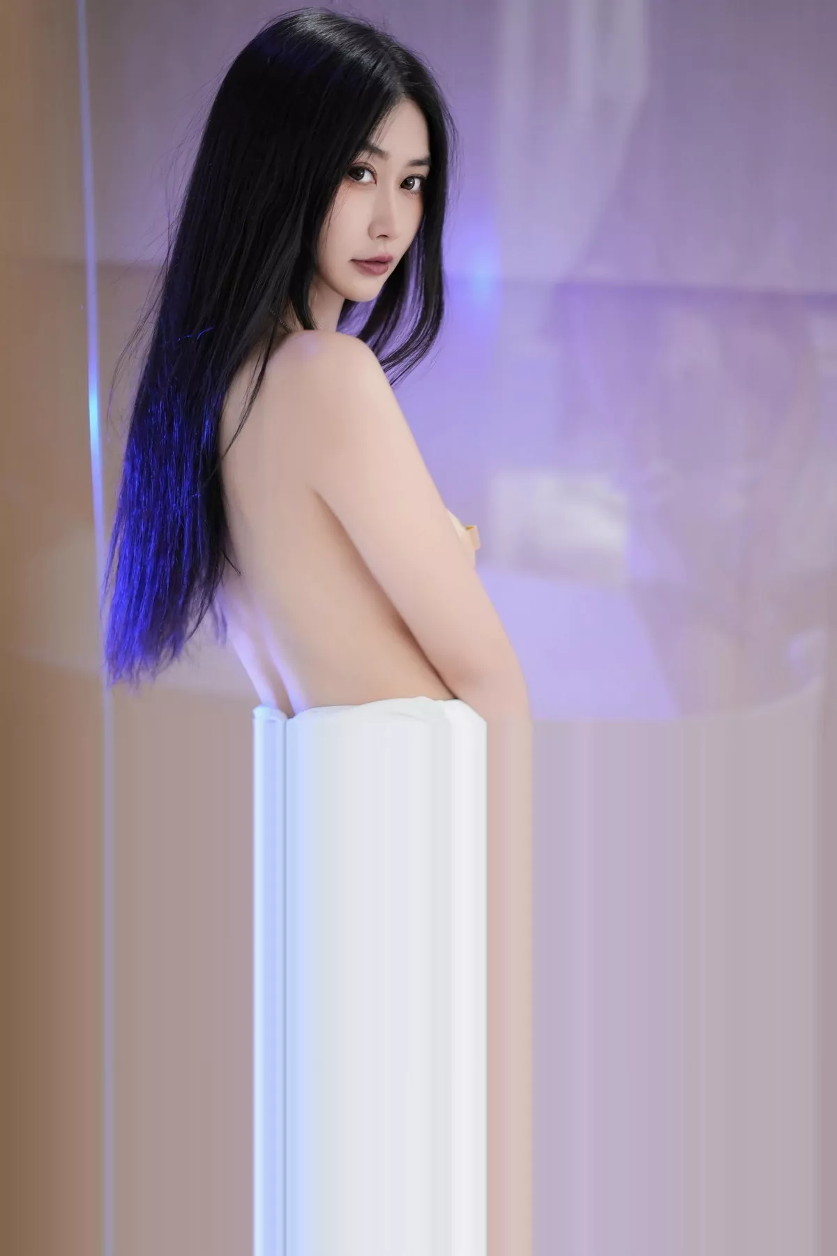 秀人集.com_[XiuRen秀人网]No.7447_模特laura阿姣性感白色吊带短裙配白色高跟秀完美身材迷人写真77P