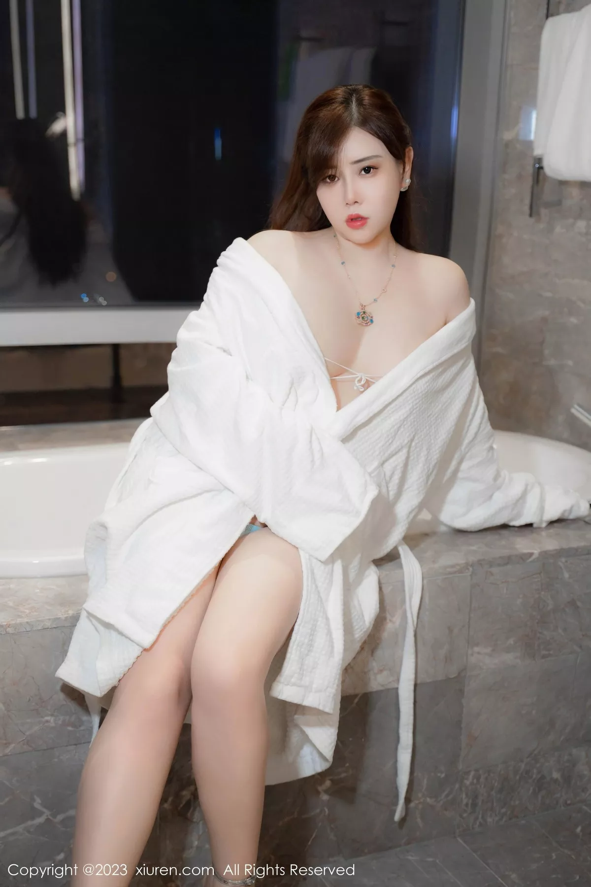 秀人集.com_[XiuRen秀人网]No.7450_模特王婉悠Queen性感白色浴袍露蓝色内衣秀丰腴身姿诱惑写真45P