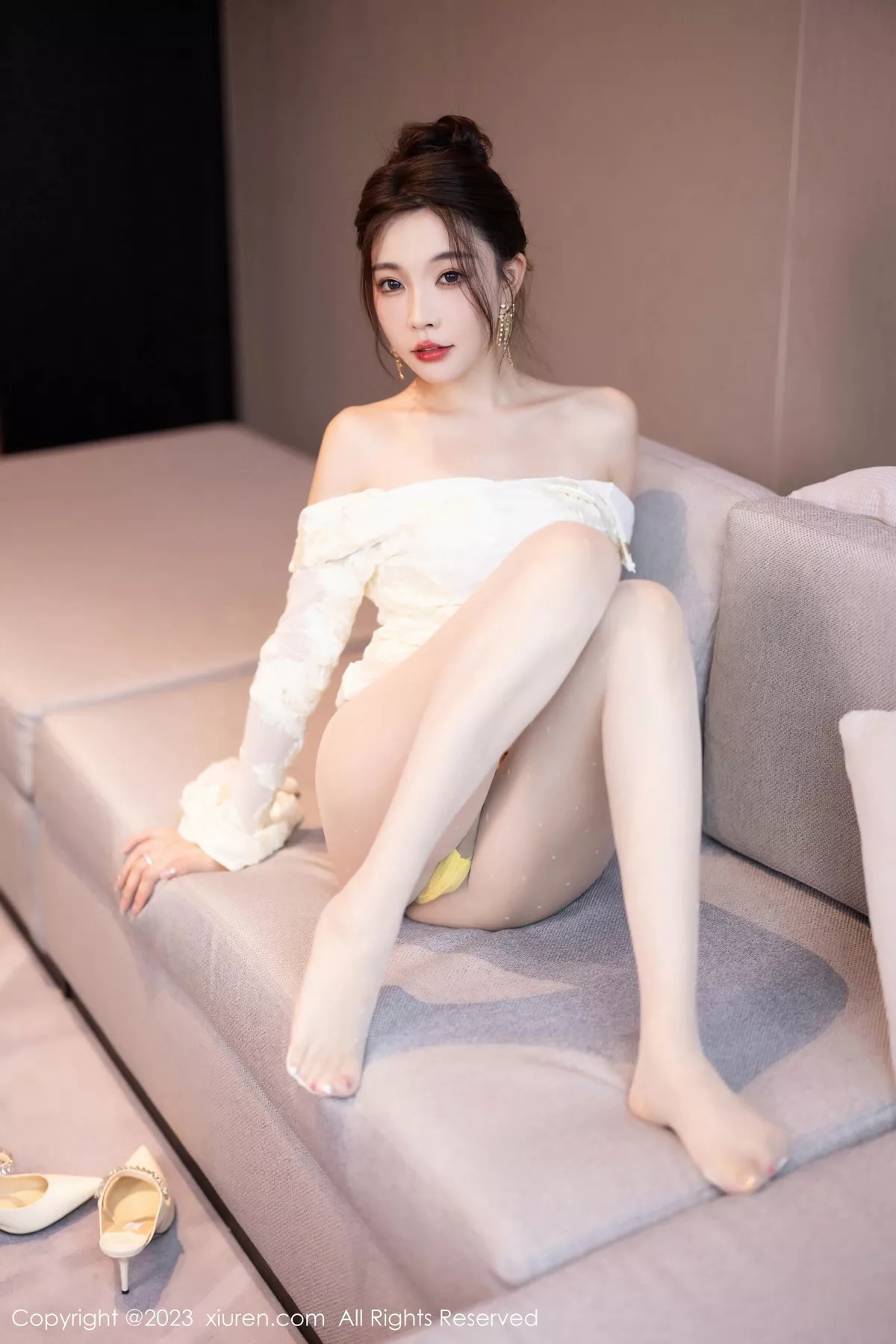秀人集.com_[XiuRen秀人网]No.7476_女神徐莉芝性感淡黄连衣短裙+黄色情趣内衣秀惹火身材诱惑写真85P
