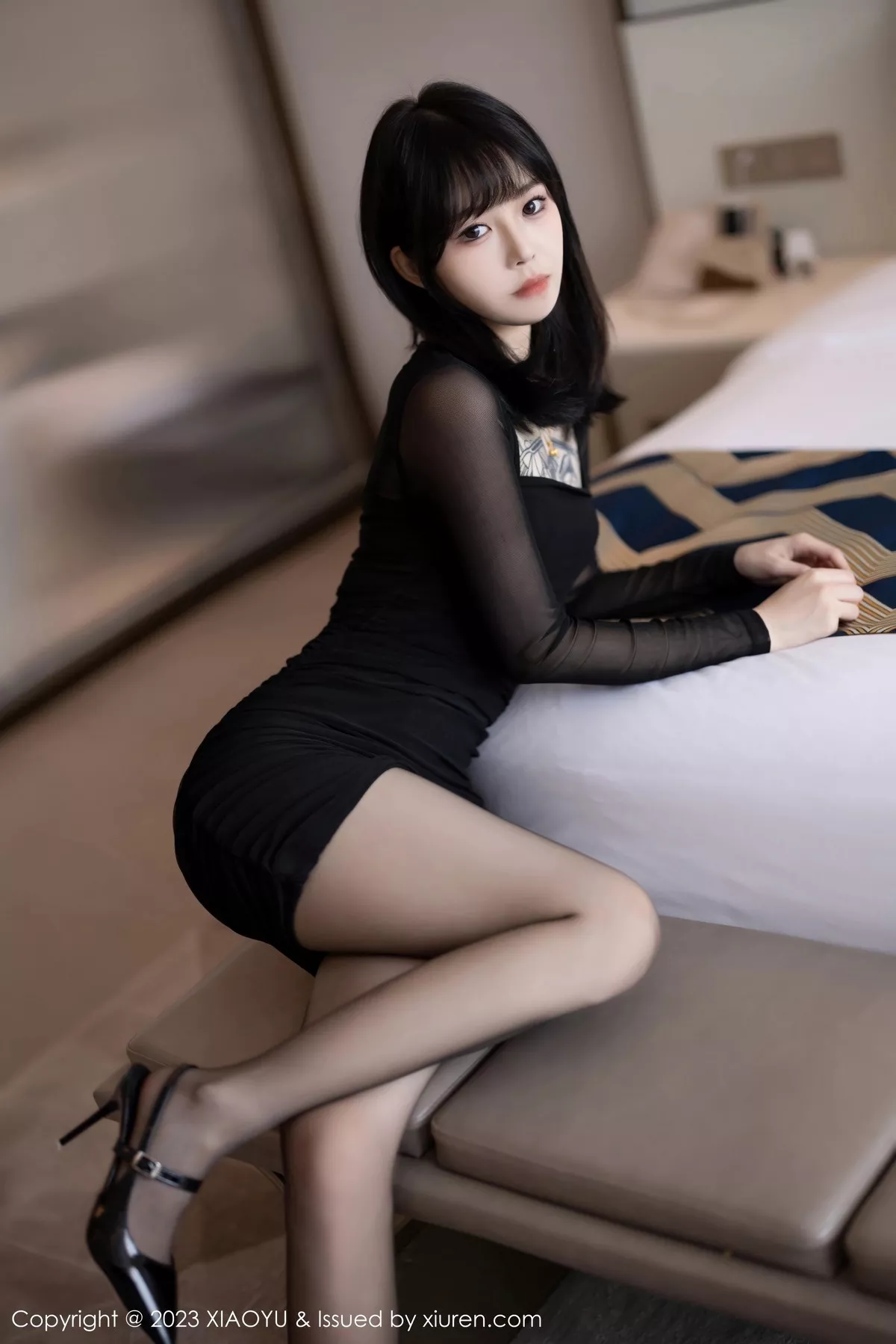 秀人集.com_[XiaoYu画语界]Vol.1124_模特奶瓶黑色连衣短裙+薄透服饰露蓝色内衣秀曼妙身姿诱惑写真83P