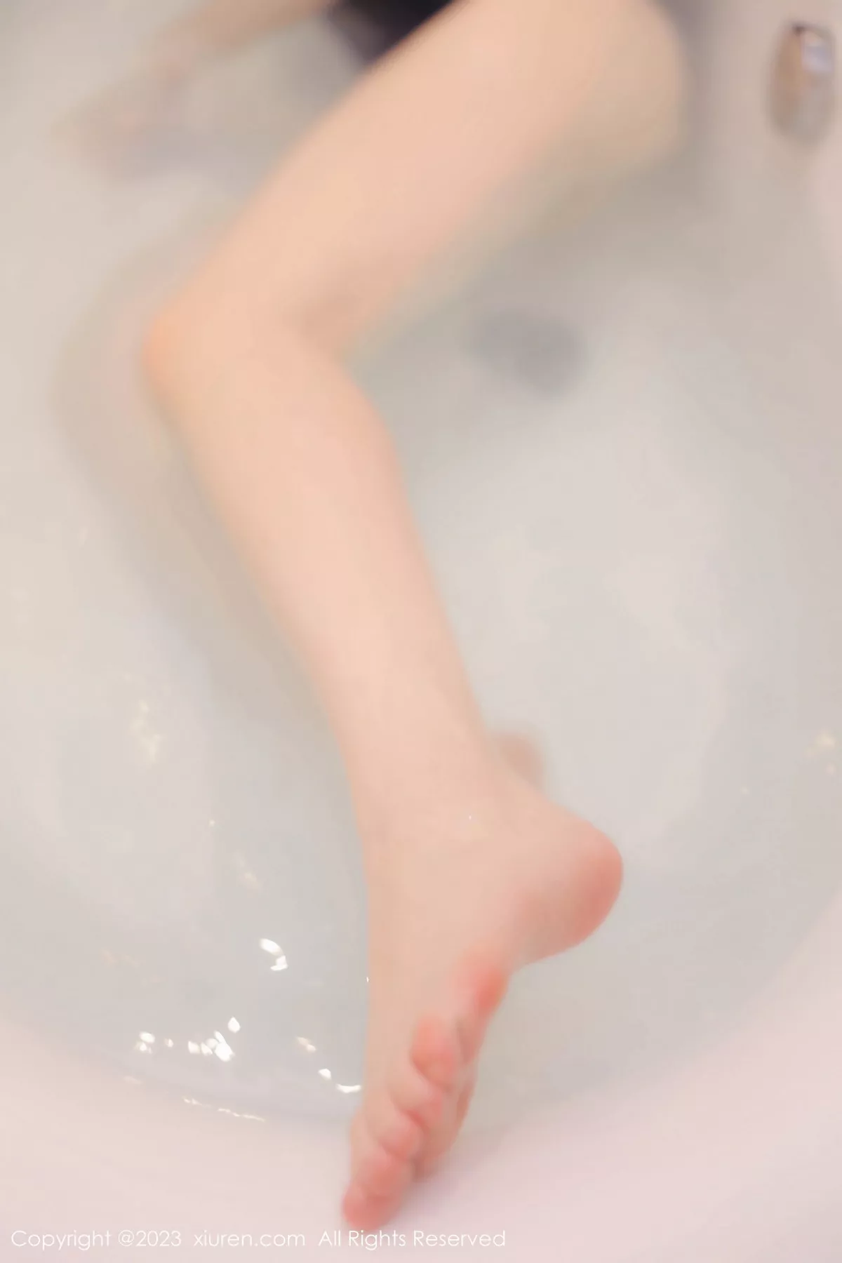 秀人集.com_[XiuRen秀人网]No.7499_模特林悠悠浴室场景性感深蓝吊带高开叉服秀曼妙身姿诱惑写真75P
