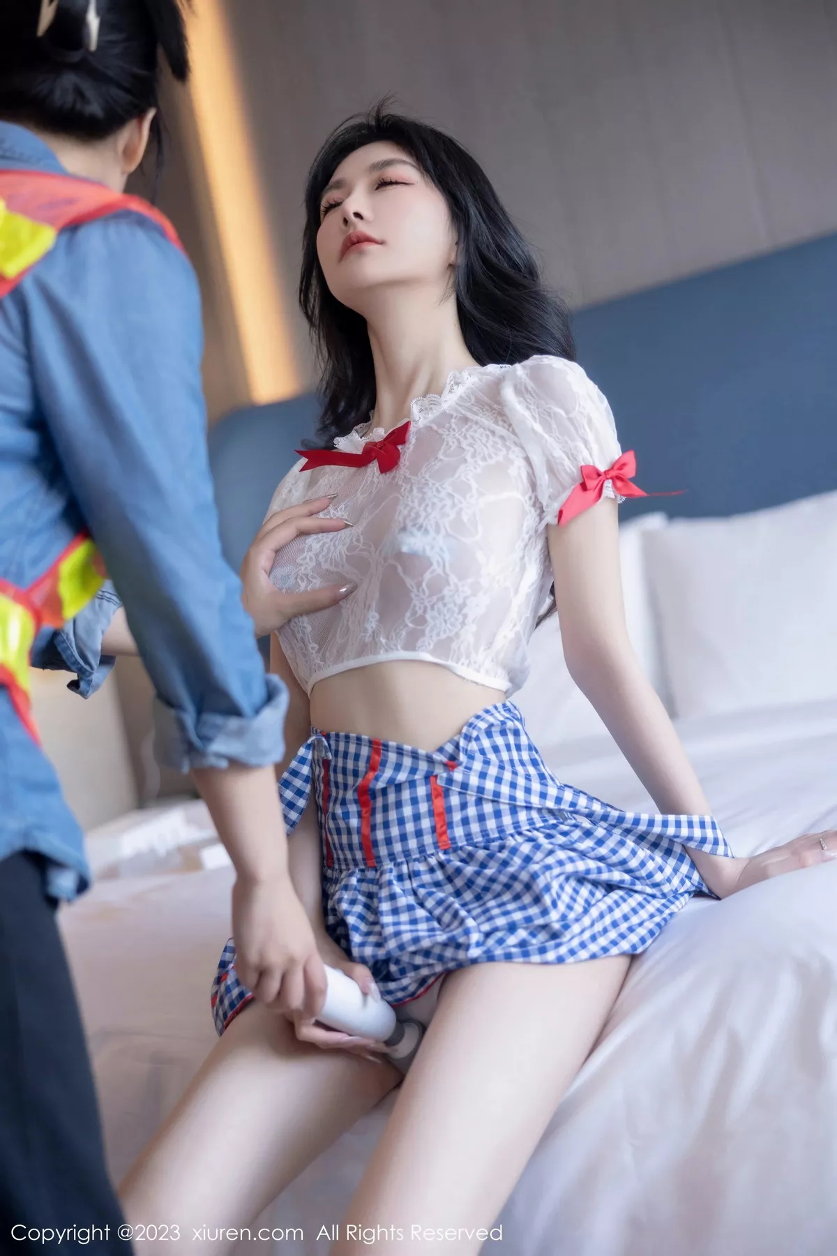 秀人集.com_[XiuRen秀人网]No.7509_模特幼幼性感蓝白格子萝莉裙服饰多面视角秀完美身材诱惑写真110P