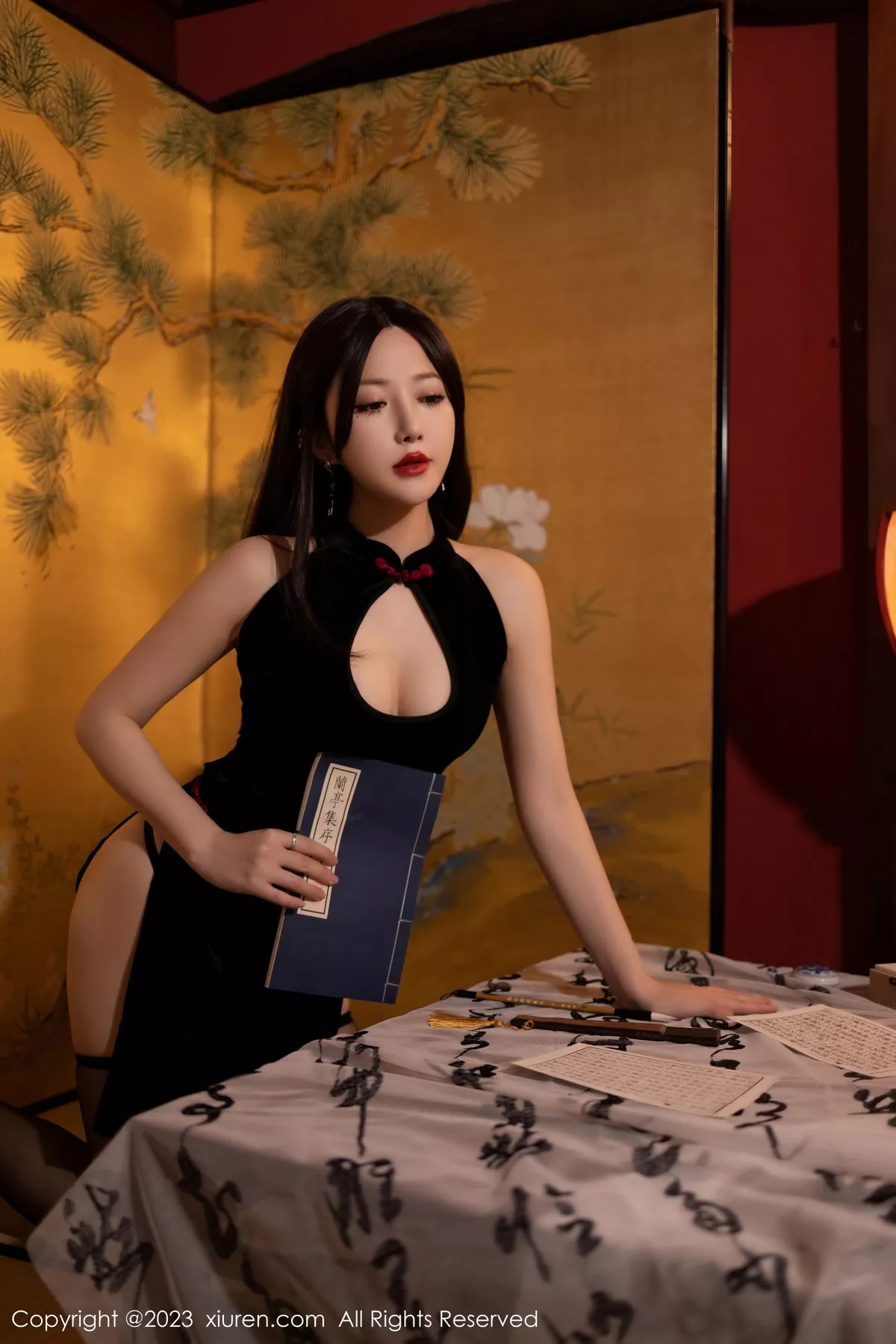 秀人集.com_[XiuRen秀人网]No.7507_模特鱼子酱Fish性感黑色情趣旗袍配黑丝袜秀曼妙身姿诱惑写真76P