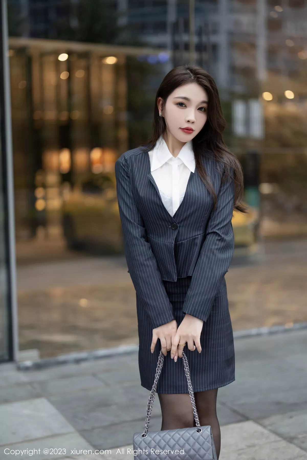 秀人集.com_[XiuRen秀人网]No.7508_女神徐莉芝Booty性感白T配黑丝袜半脱秀曼妙身姿完美诱惑写真83P