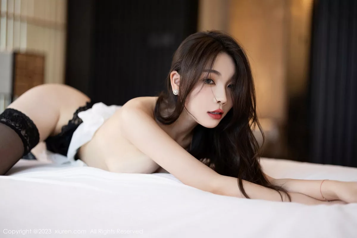 秀人集.com_[XiuRen秀人网]No.7508_女神徐莉芝Booty性感白T配黑丝袜半脱秀曼妙身姿完美诱惑写真83P