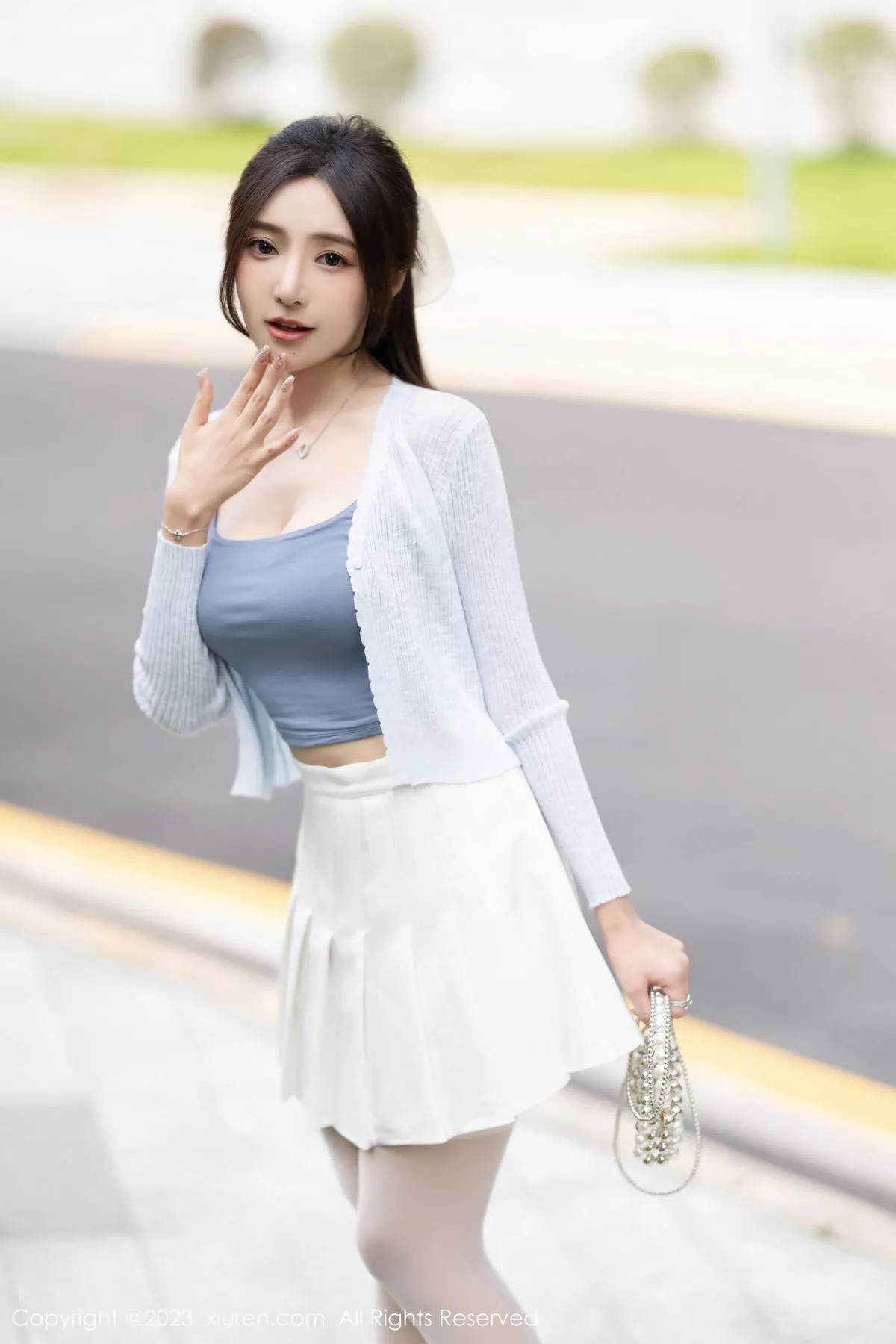 秀人集.com_[XiuRen秀人网]No.7515_女神王馨瑶yanni性感浅色服饰配短裙露白丝吊袜秀美腿诱惑写真82P