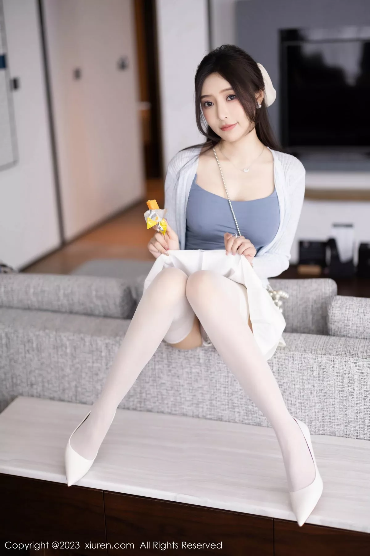 秀人集.com_[XiuRen秀人网]No.7515_女神王馨瑶yanni性感浅色服饰配短裙露白丝吊袜秀美腿诱惑写真82P