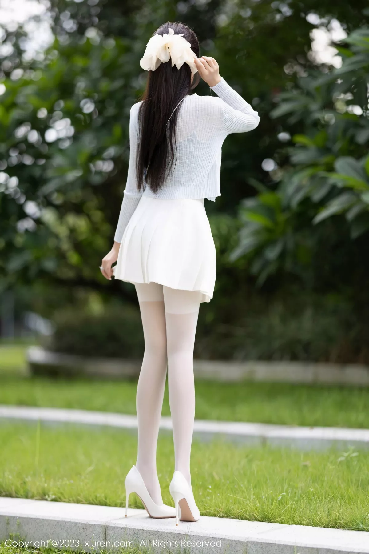 秀人集.com_[XiuRen秀人网]No.7515_女神王馨瑶yanni性感浅色服饰配短裙露白丝吊袜秀美腿诱惑写真82P
