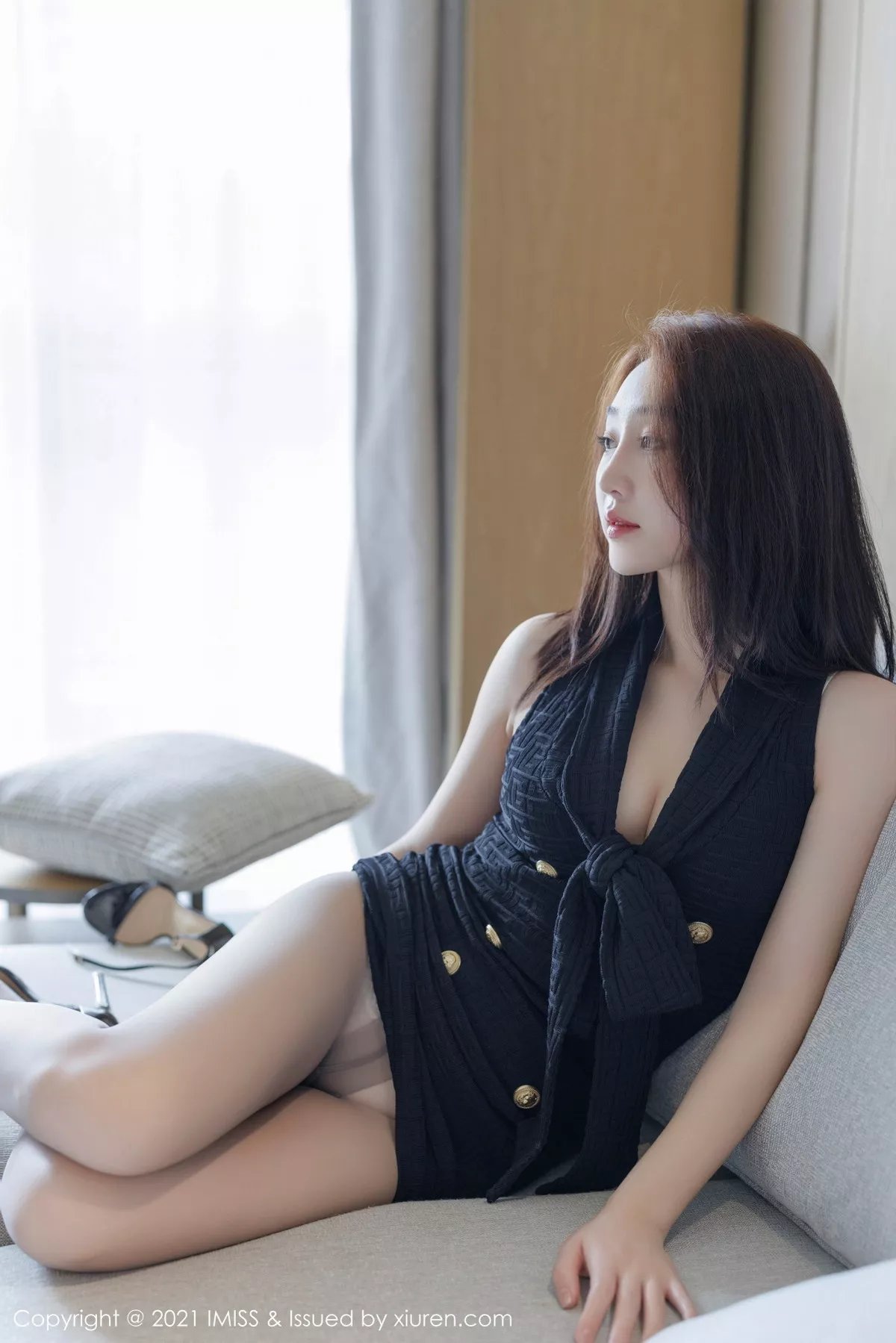 秀人集.com_[IMISS爱蜜社]Vol.751_模特九月生性感黑色连衣裙露白色内衣秀曼妙身姿迷人诱惑写真50P