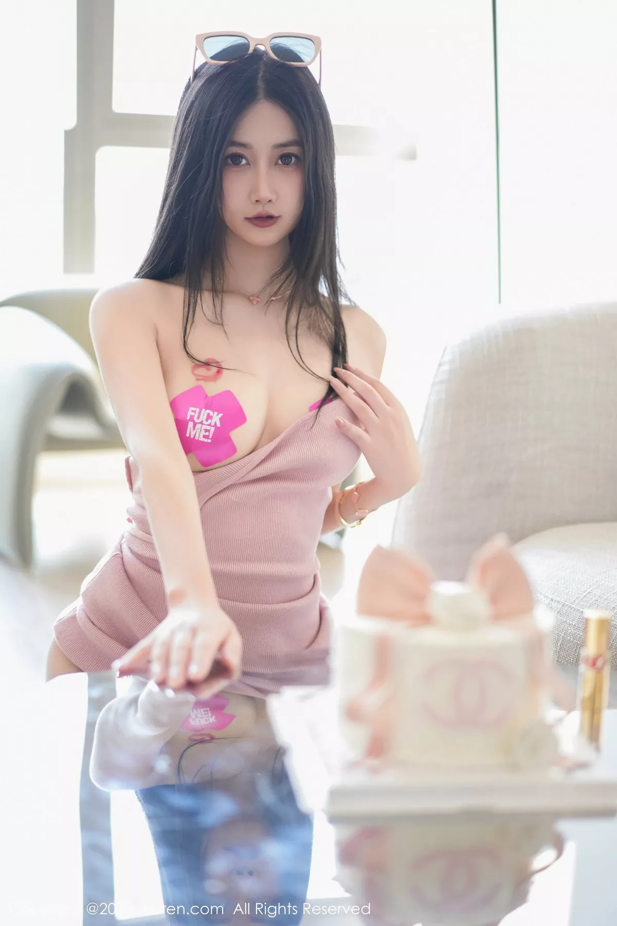 秀人集.com_[XiuRen秀人网]No.7533_模特laura阿姣性感粉色连衣裙配白丝袜半脱秀惹火身材诱惑写真67P
