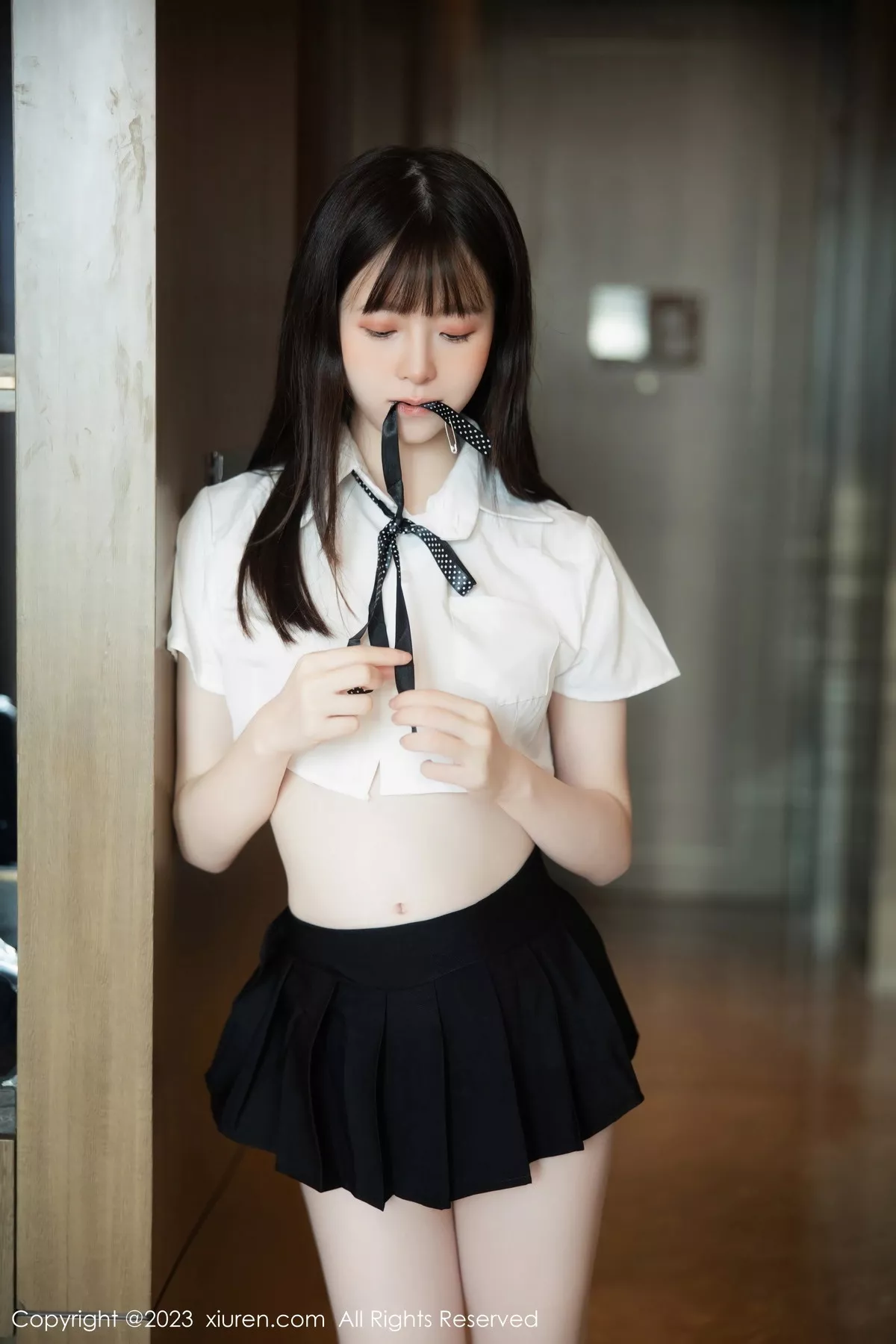 秀人集.com_[XiuRen秀人网]No.7534_模特林悠悠性感短款白T配黑色短裙半撩秀翘臀美腿惹火诱惑写真81P