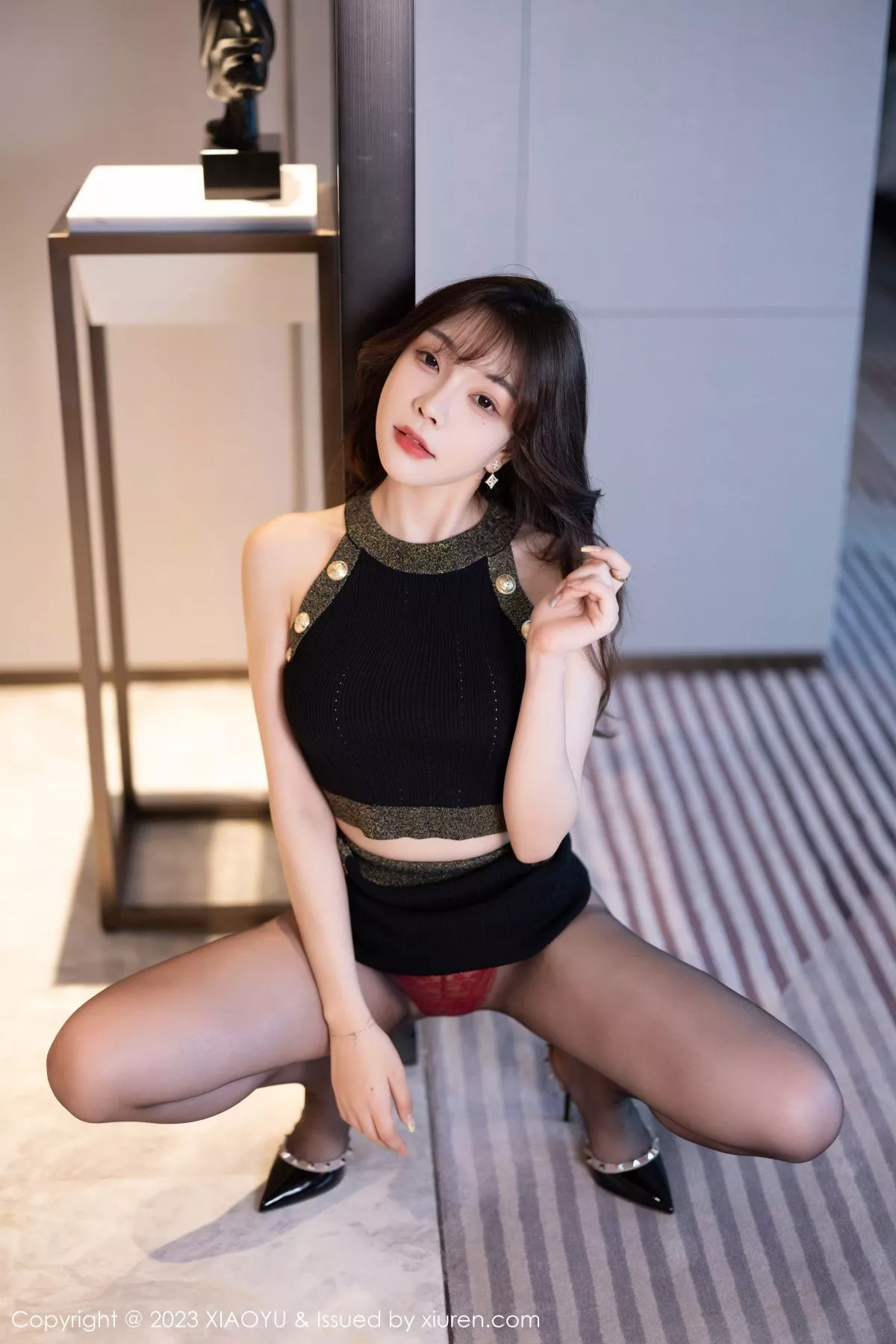 秀人集.com_[XiaoYu画语界]Vol.1137_女神徐莉芝Booty性感黑色服饰配超薄黑丝露红色内衣诱惑写真84P