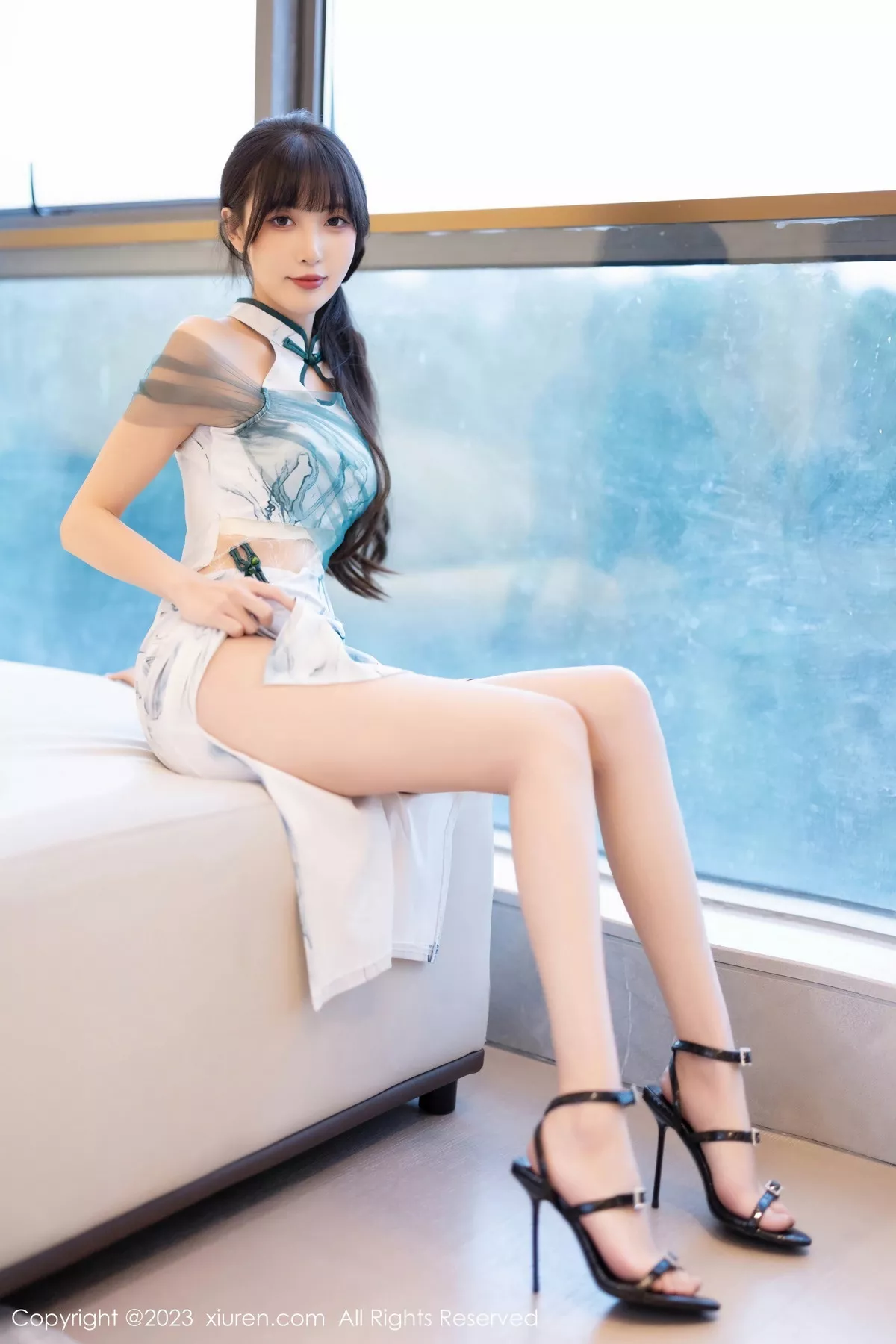 秀人集.com_[XiuRen秀人网]No.7605_模特林星阑性感白色带图案旗袍露性感内衣秀曼妙身姿诱惑写真90P