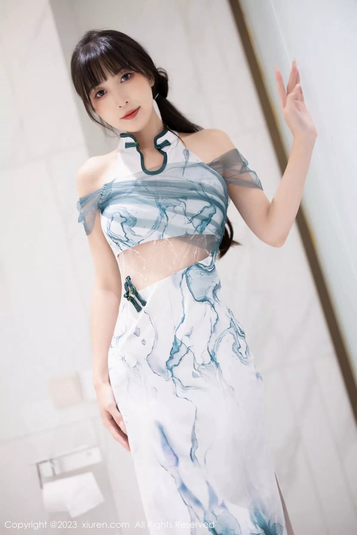 秀人集.com_[XiuRen秀人网]No.7605_模特林星阑性感白色带图案旗袍露性感内衣秀曼妙身姿诱惑写真90P