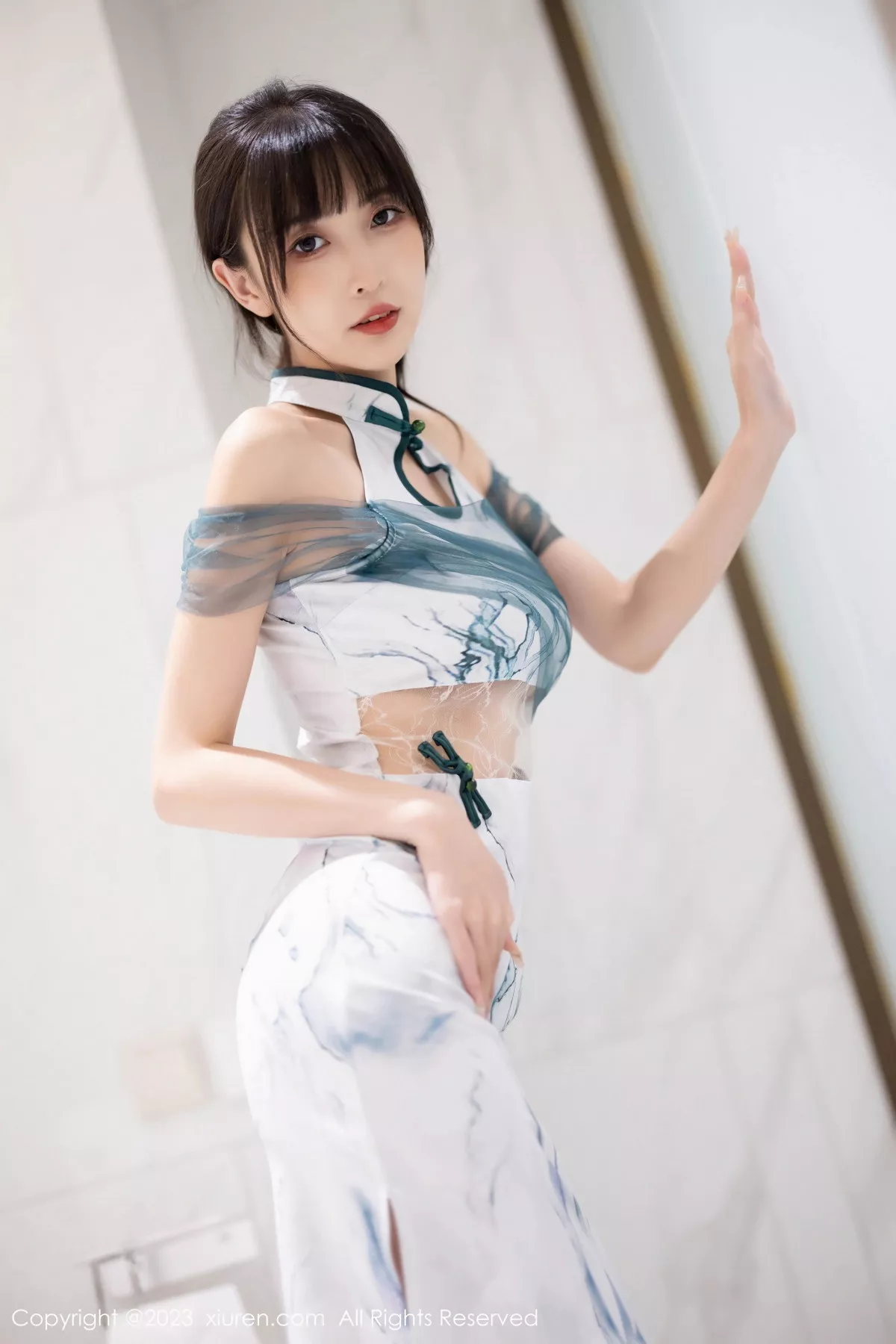 秀人集.com_[XiuRen秀人网]No.7605_模特林星阑性感白色带图案旗袍露性感内衣秀曼妙身姿诱惑写真90P