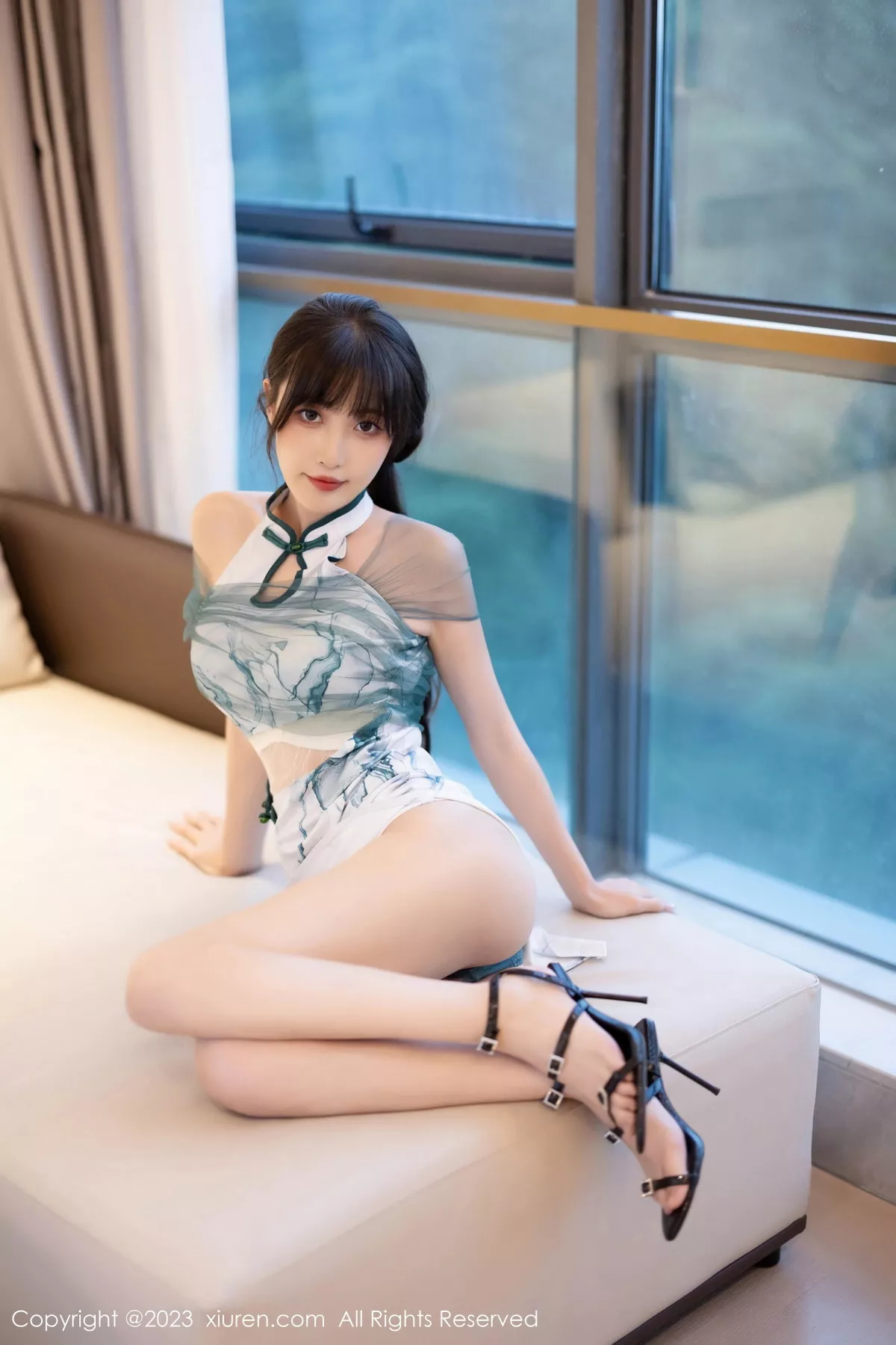 秀人集.com_[XiuRen秀人网]No.7605_模特林星阑性感白色带图案旗袍露性感内衣秀曼妙身姿诱惑写真90P