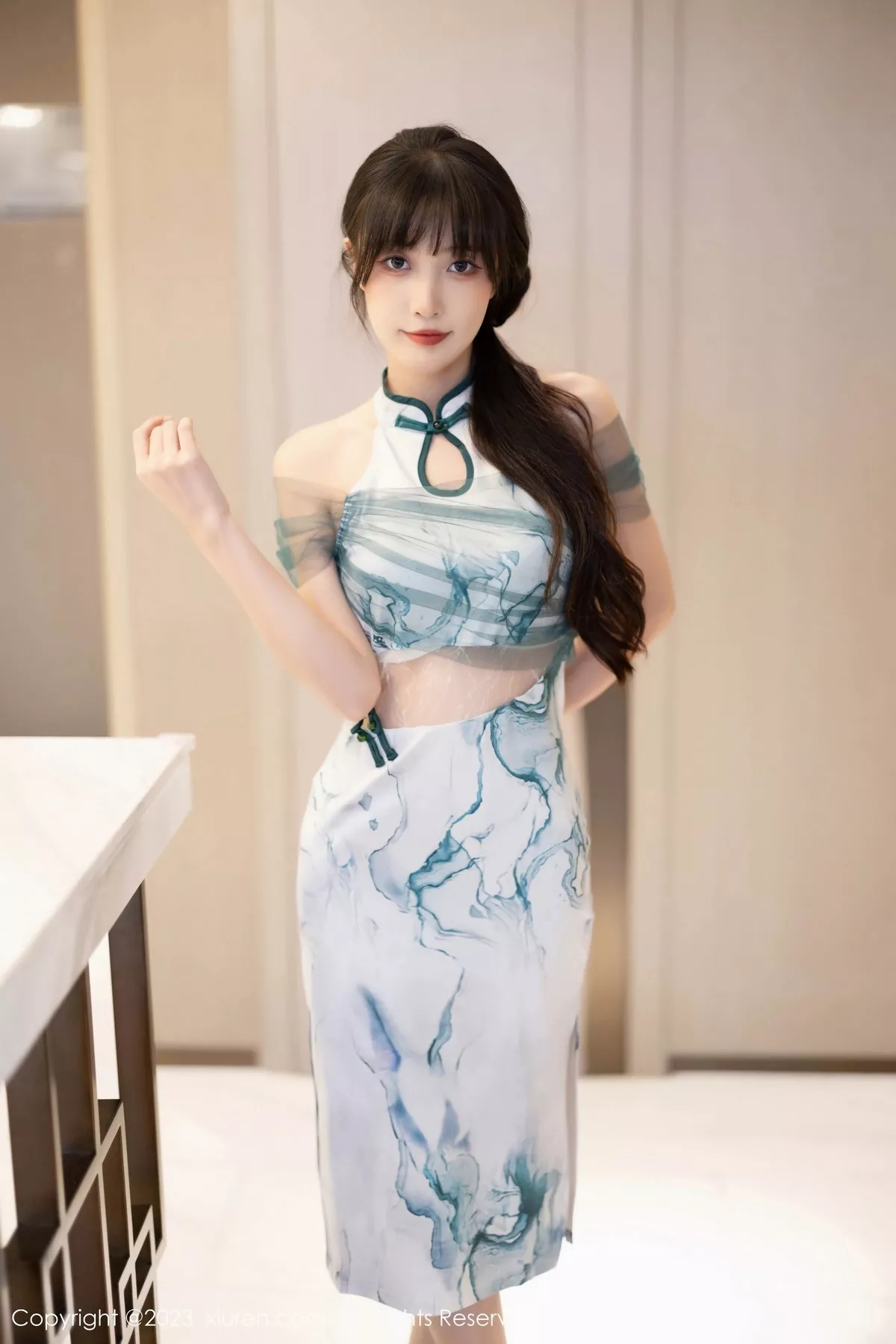 秀人集.com_[XiuRen秀人网]No.7605_模特林星阑性感白色带图案旗袍露性感内衣秀曼妙身姿诱惑写真90P