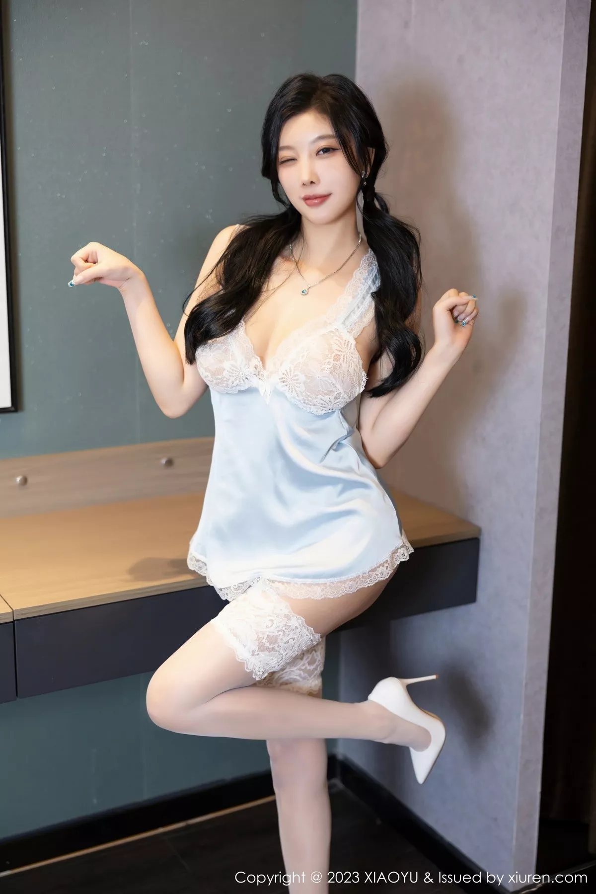 秀人集.com_[XiaoYu画语界]Vol.1139_女神杨晨晨Yome性感淡蓝连衣长裙配蕾丝袜秀丰腴身姿迷人写真84P