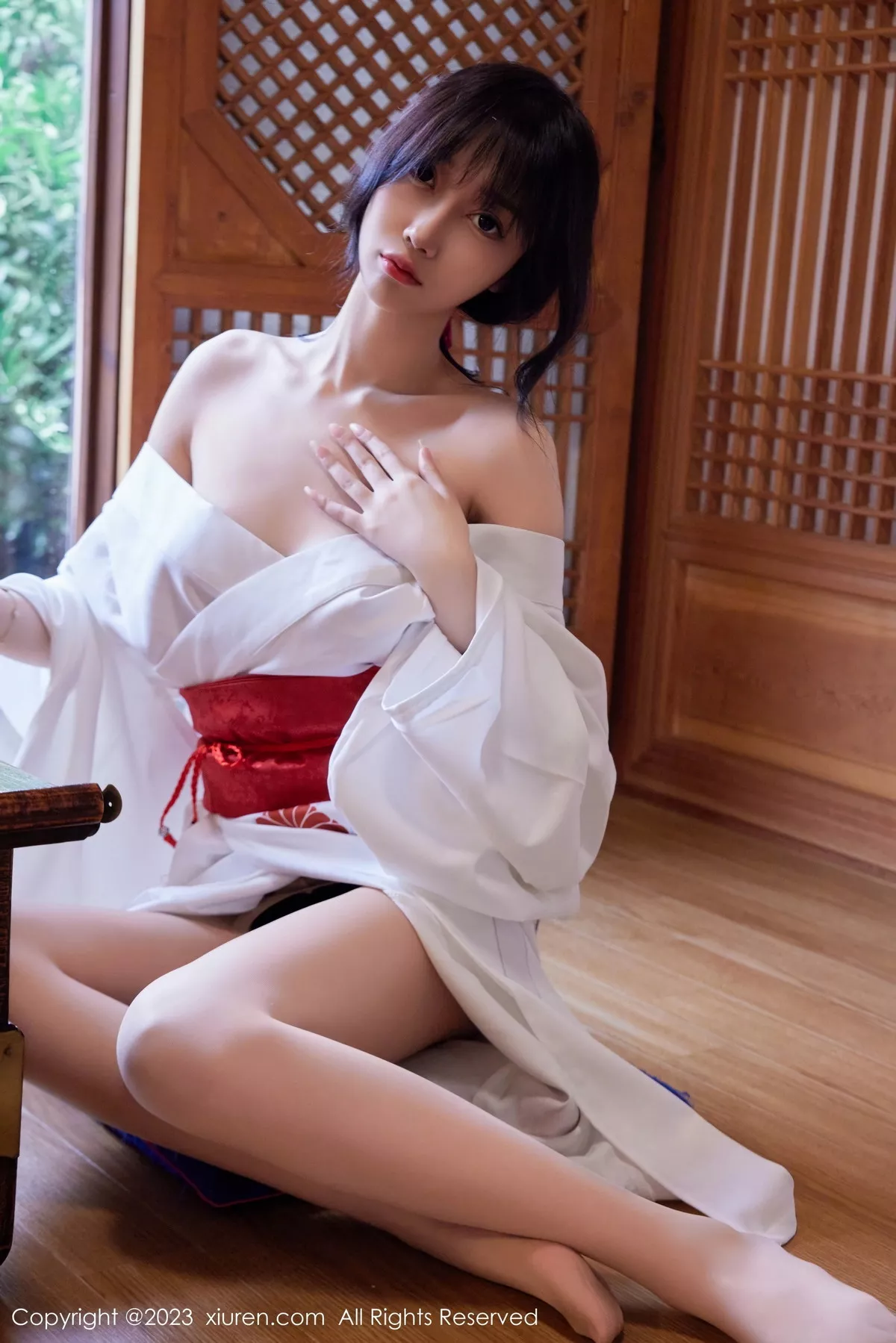 秀人集.com_[XiuRen秀人网]No.7610_模特玥儿玥er性感白色日式和服配开档肉丝秀完美身材诱惑写真60P