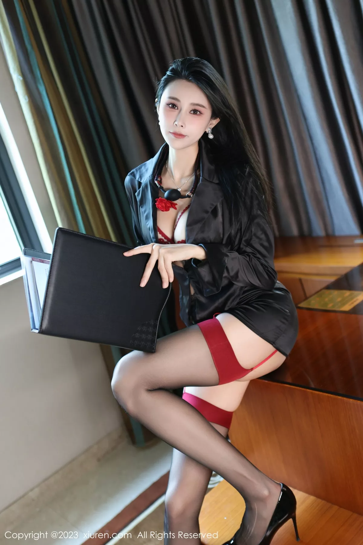 秀人集.com_[XiuRen秀人网]No.7630_模特草莓mm黑色上衣配黑短裙露性感红色蕾丝内衣惹火诱惑写真69P