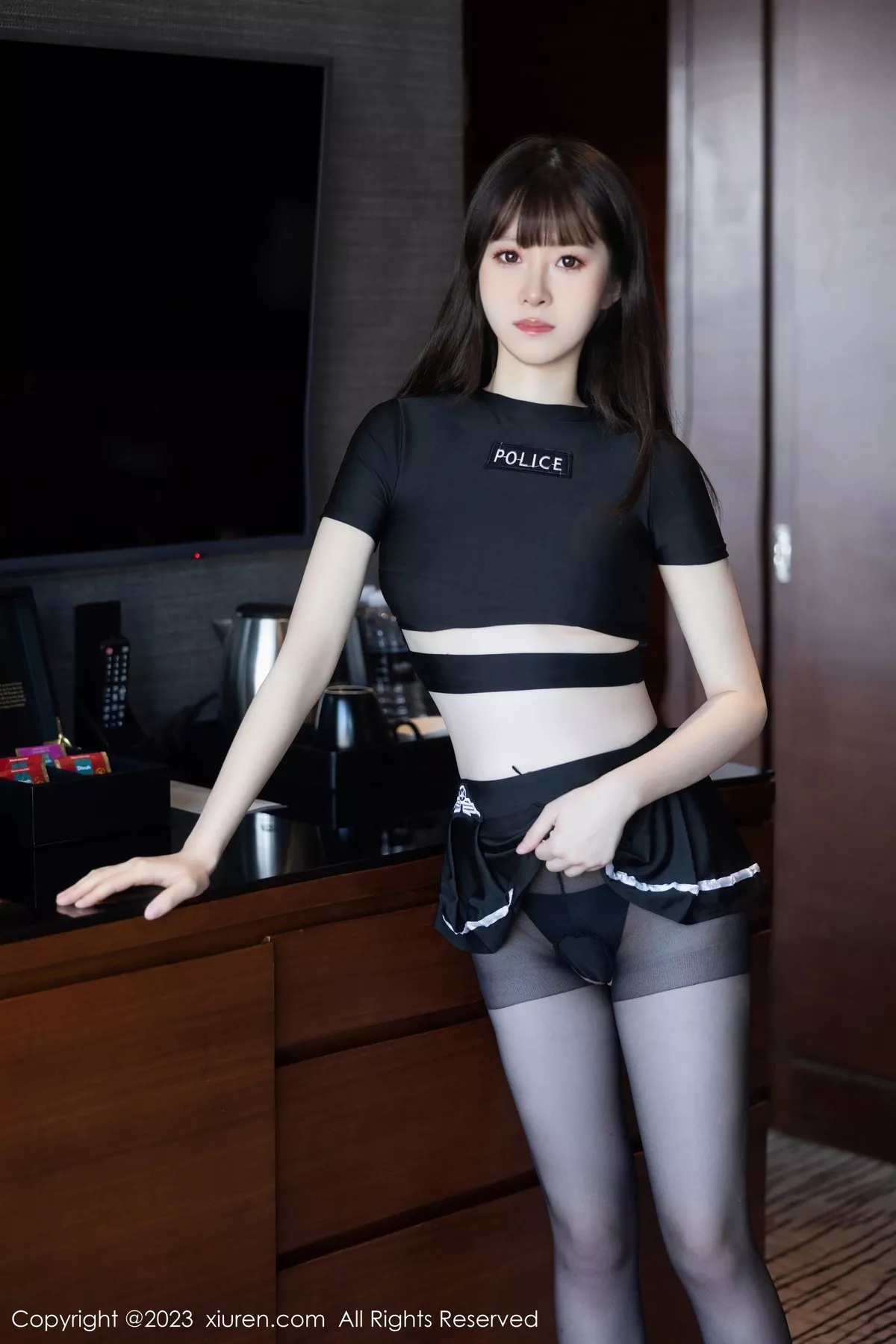 秀人集.com_[XiuRen秀人网]No.7637_模特林悠悠性感黑色上衣配黑短裙露开档黑丝秀曼妙身姿诱惑写真98P