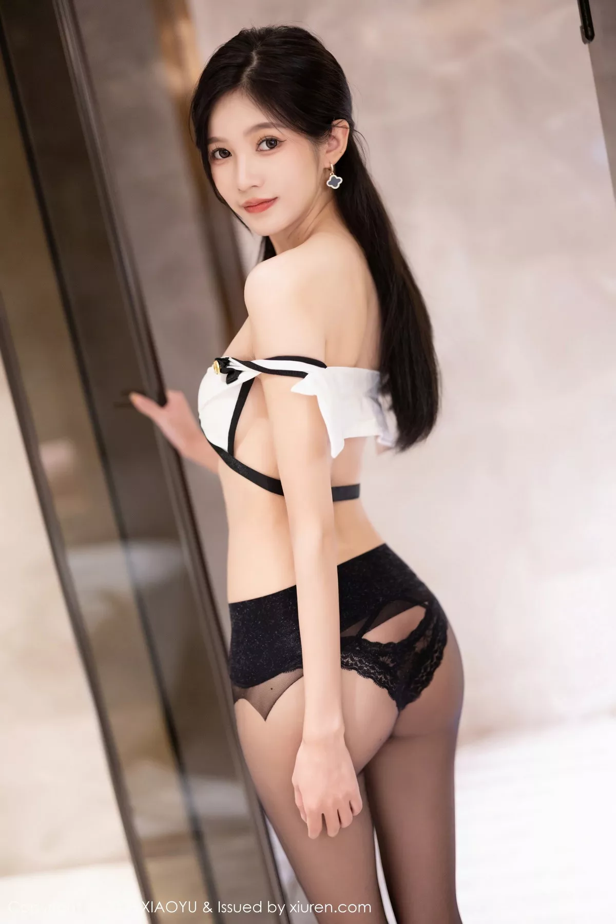 秀人集.com_[XiaoYu画语界]Vol.1142_模特程程程性感深色带图案旗袍配超薄黑丝秀苗条身材诱惑写真84P