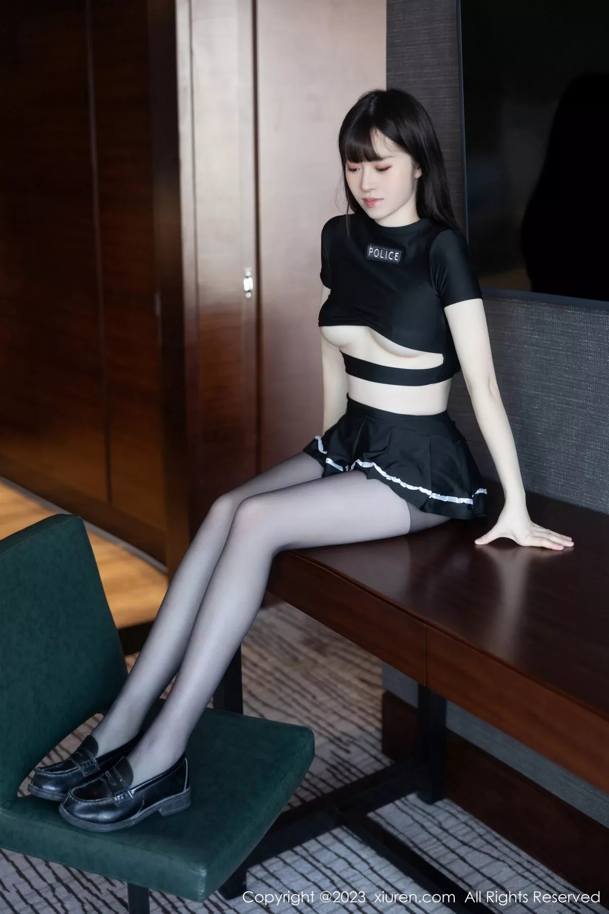 秀人集.com_[XiuRen秀人网]No.7637_模特林悠悠性感黑色上衣配黑短裙露开档黑丝秀曼妙身姿诱惑写真98P
