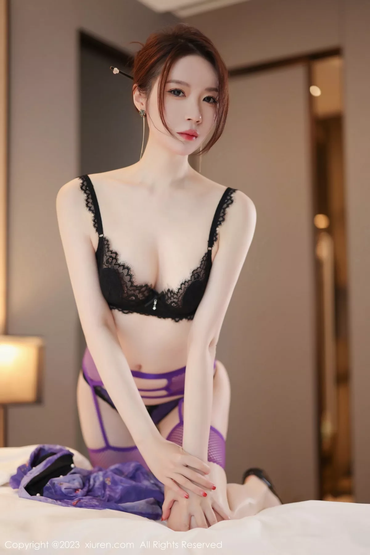 秀人集.com_[XiuRen秀人网]No.7673_模特梦心玥性感紫色连衣裙露黑色蕾丝内衣配紫丝吊袜诱惑写真86P